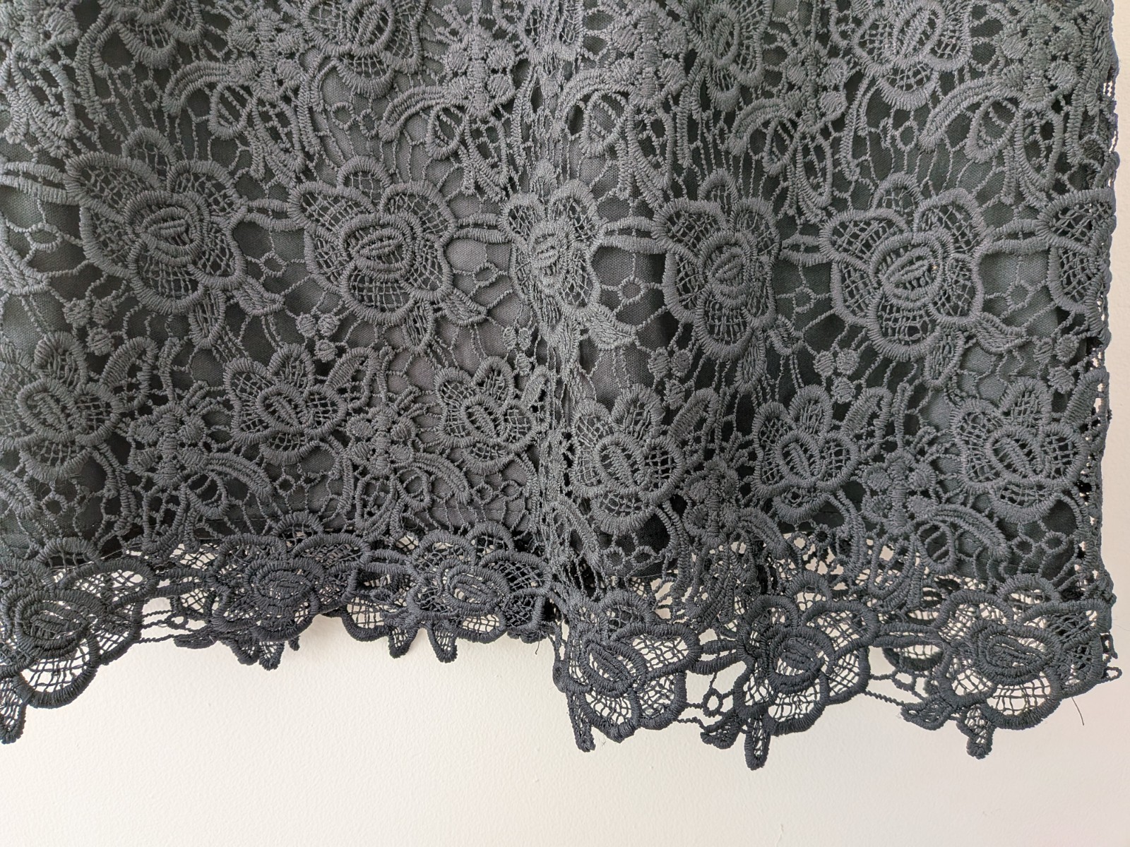 Nanette Lepore Black Floral Lace Sleeveless Round Neck Top Full Zip Back