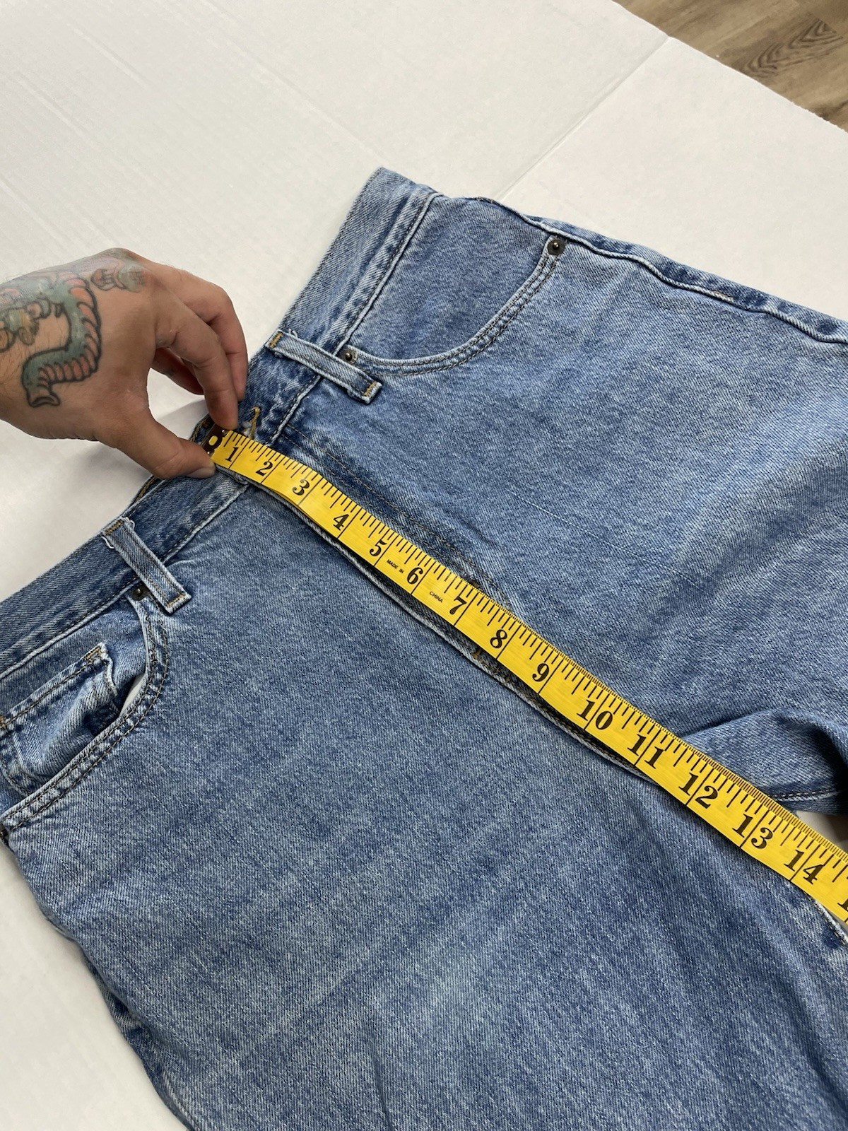 Levi’s Men’s Blue Light Wash Denim Straight Fit Jeans High Rise 5-Pocket