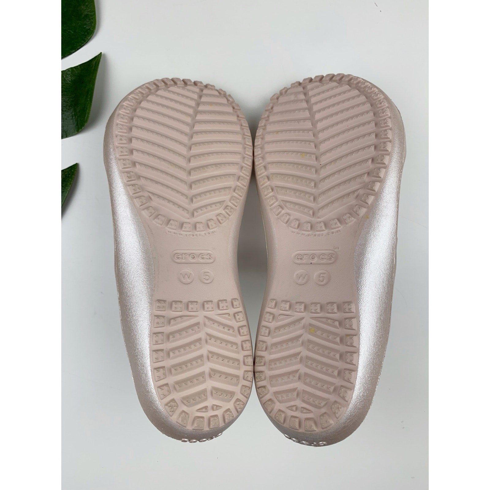 Crocs Kadee II Shimmer Sandals Pink Quartz Slip On Strappy Flats Women’s 5
