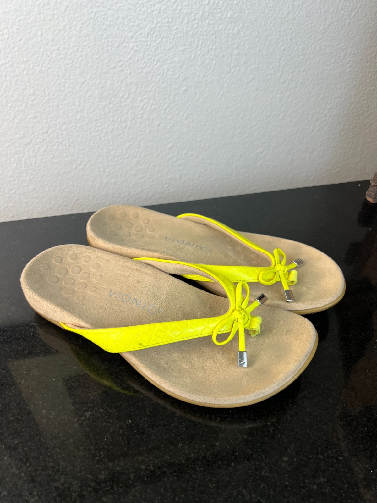 Vionic Bella II Toe Post Thong Sandal Yellow Patent Croc Size 7.5