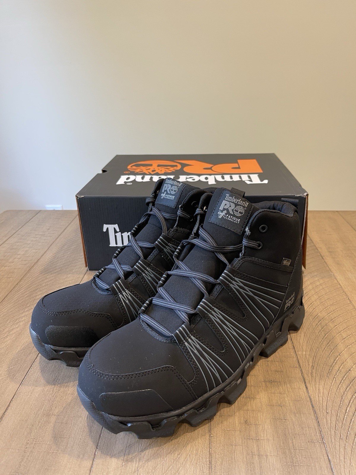 Timberland PRO Work Boots. Powertrain Mid Alloy safety toe. ESD. Light weight.