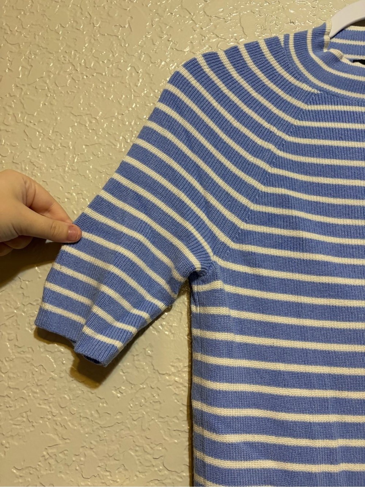 Ann Taylor Blue & White Striped Short Sleeve Sweater Size Medium