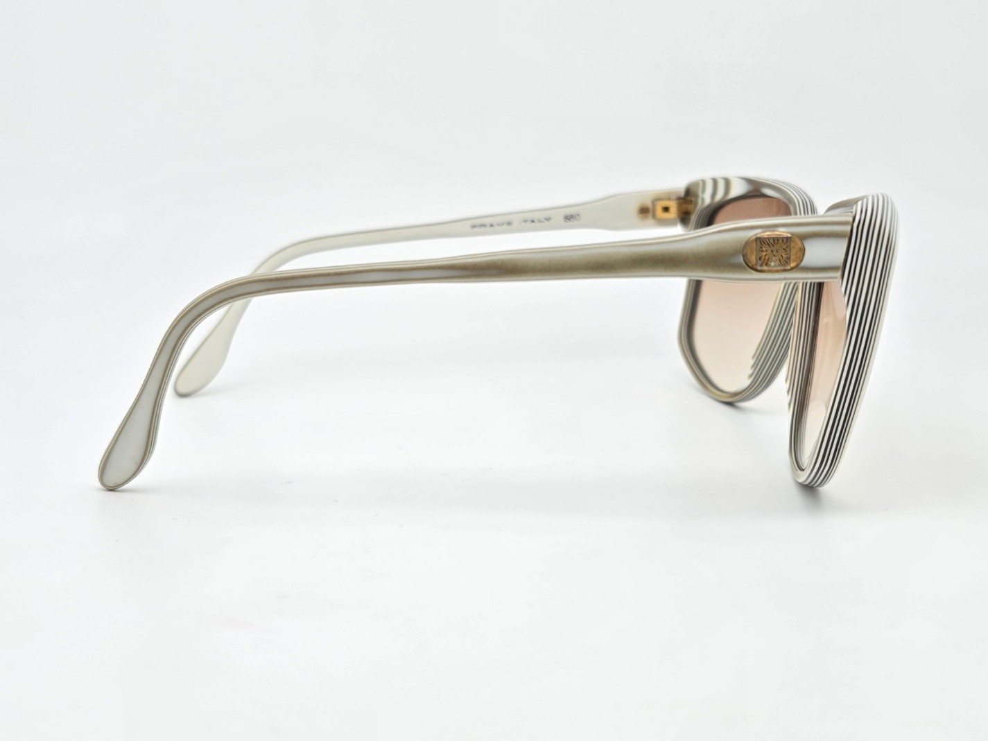 Anne Klein 3000 680 White Frame Light Brown Gradient Lens Sunglasses w Case Itay