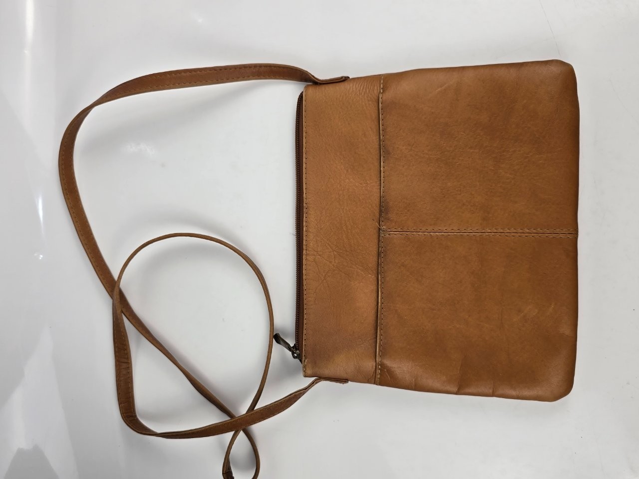 Le Donne Crossbody Shoulder Bag Leather Tan Front Zip Pocket