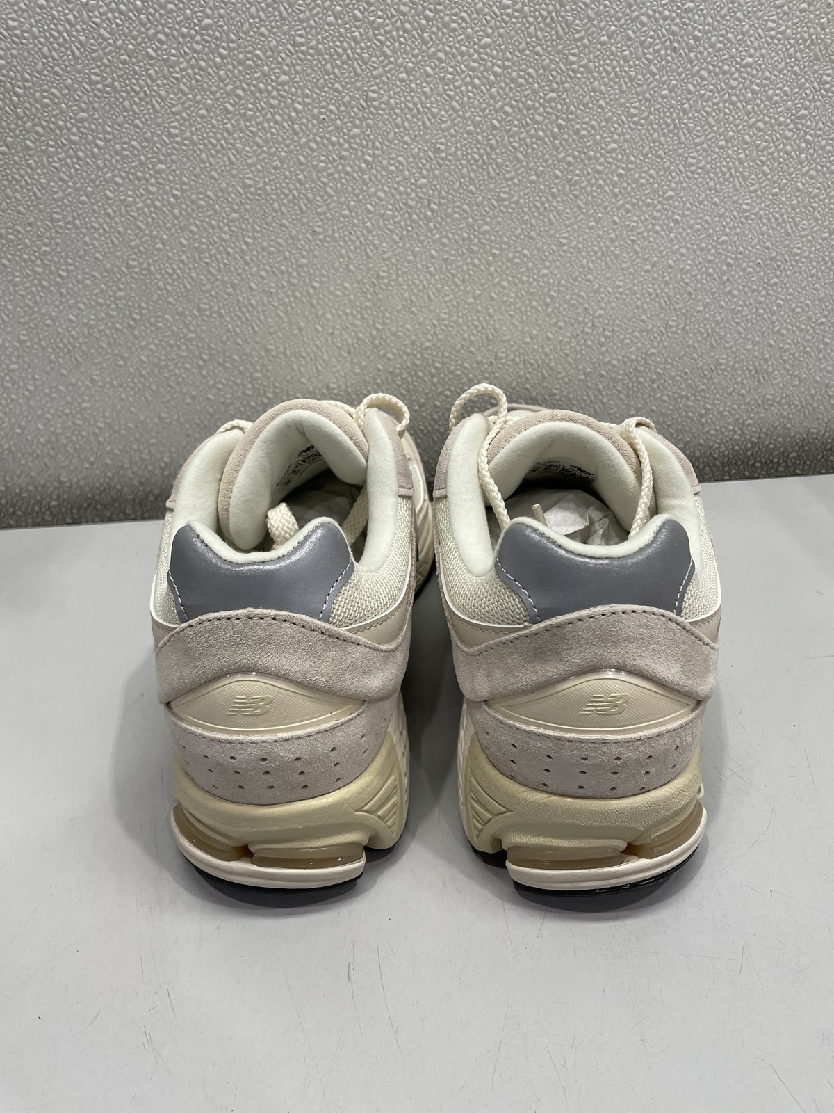 New Balance 2002R Lifestyle Sneaker Unisex M10, W11.5 In Taupe