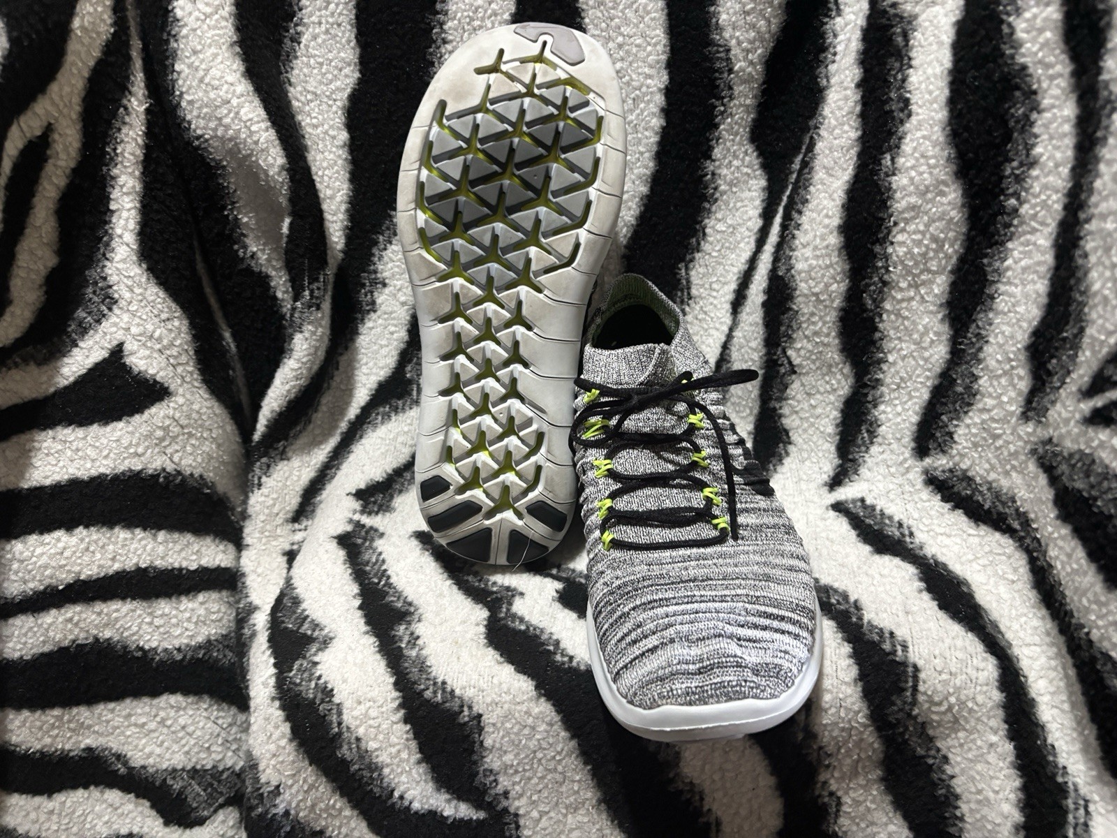 Size 8.5 – Nike Free RN Flyknit 2017 White Black Stealth Stylish Kicks