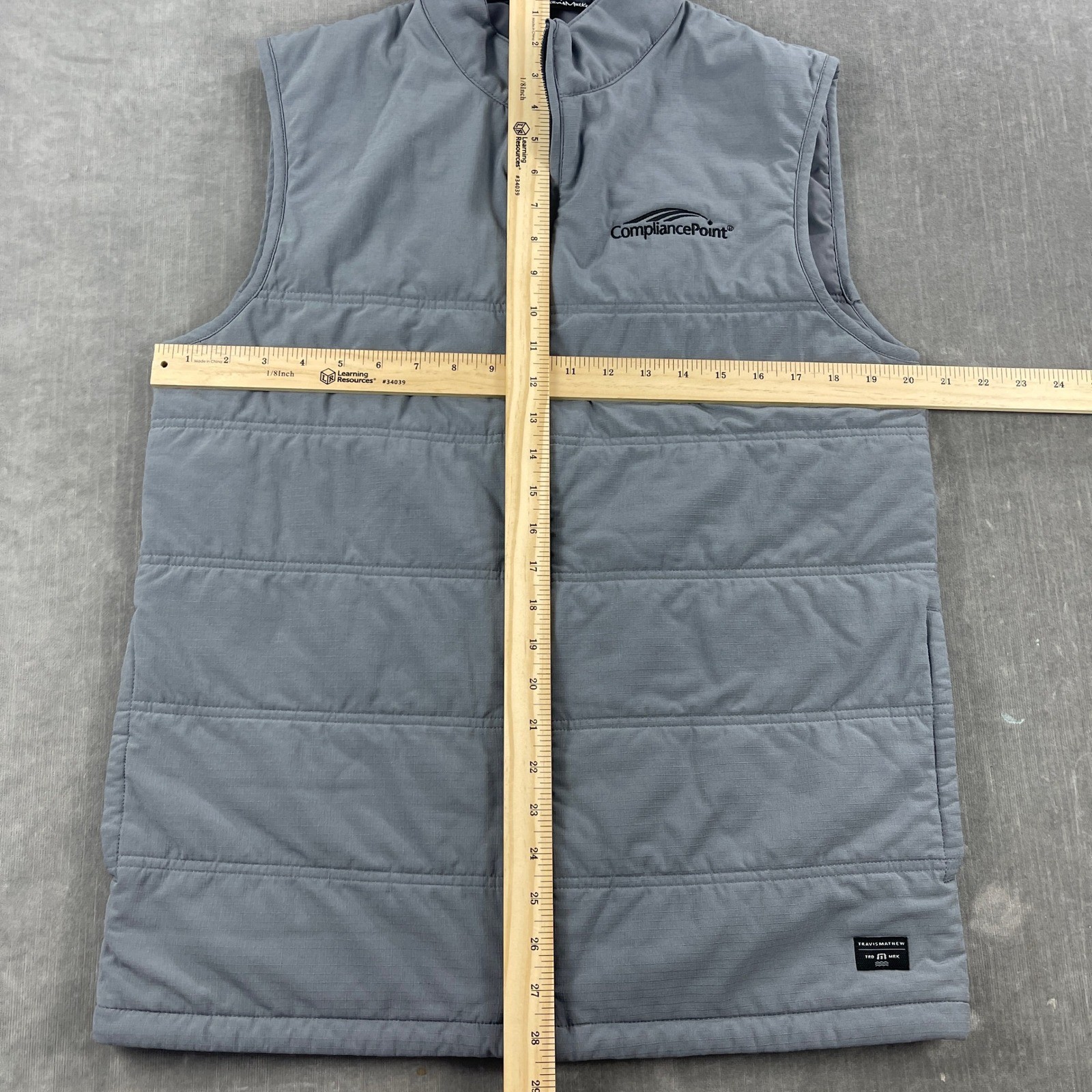 TravisMathew Men Medium Grey Puffer Vest CompliancePoint Logo Quilted Full Zip