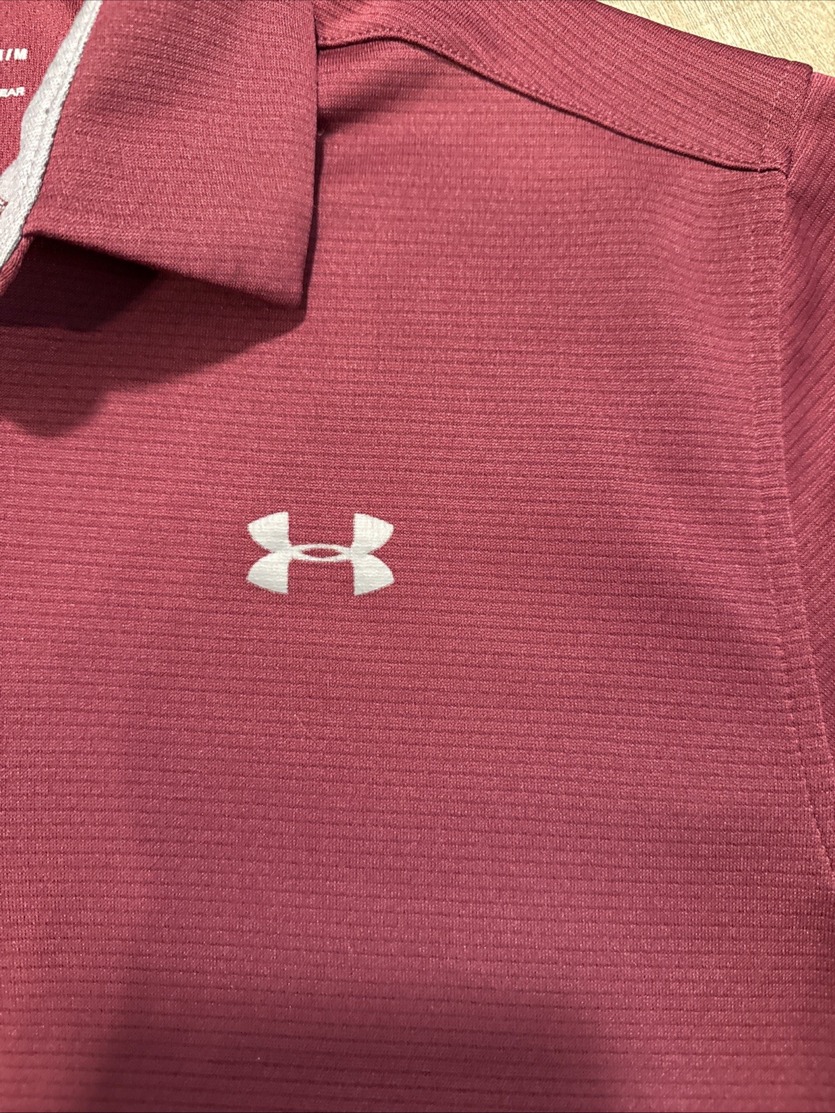 Under Armour Men’s Loose Heatgear Maroon Short Sleved T-Shirt Size Medium