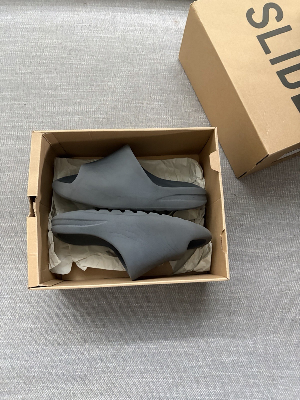 Yeezy Slides Slate Grey Size 5 Og Men’s Used Original Box