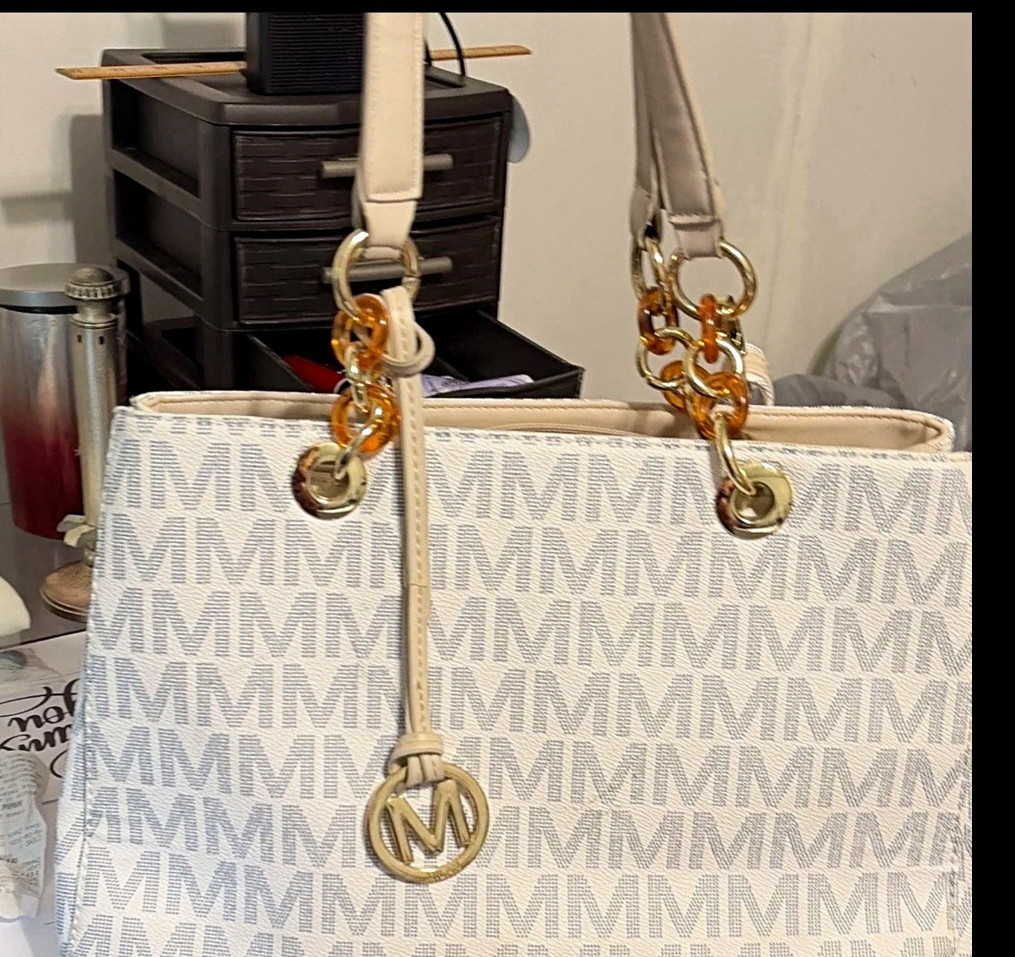 MILAN KISS crossbody w/gold logo ..Zip Top, in gold hardware / Chain Strap