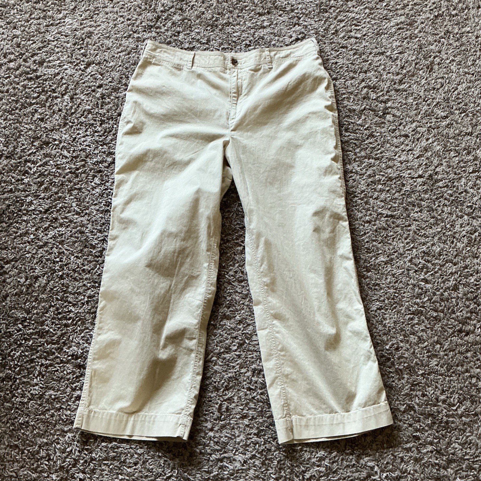 Chicos Women’s Khaki Beige Capri Pants 1.5, Size 10 Cotton And Spandex Crop