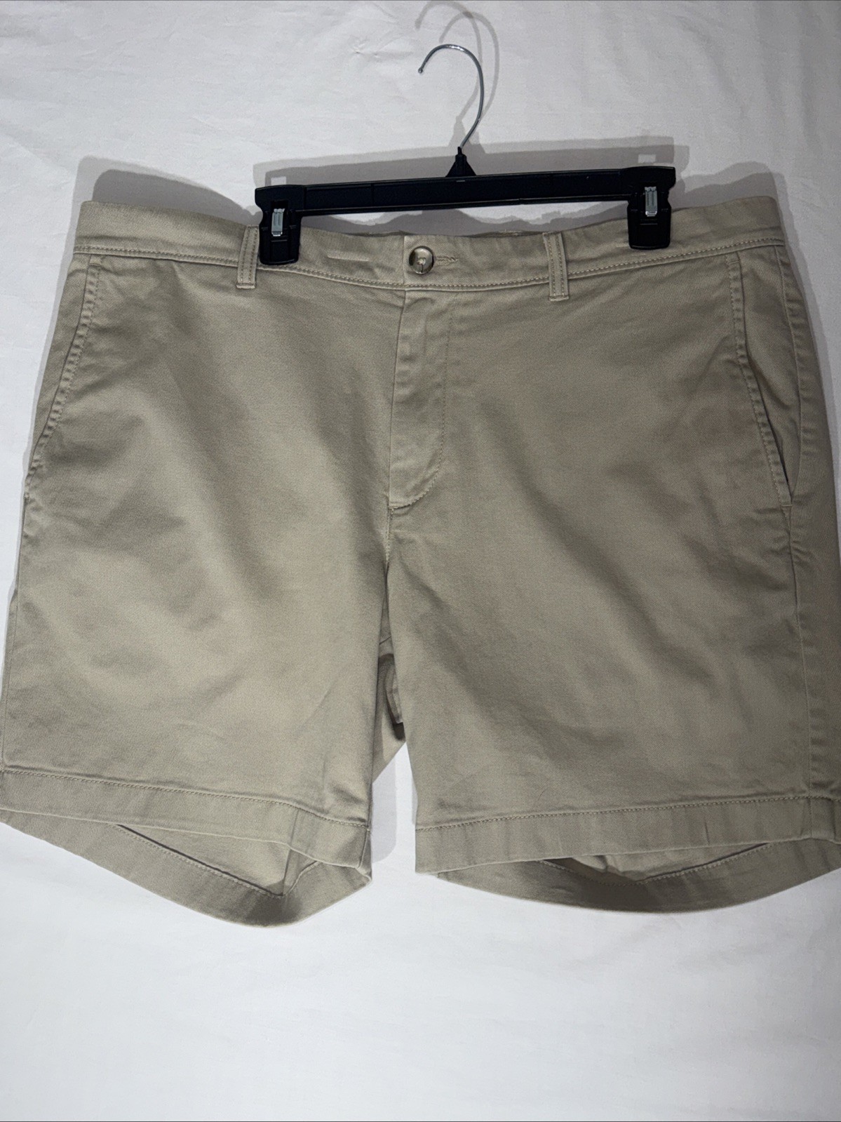 ROUND TREE &YORK MENS SIZE 40 KHAKI 7 inch inseam