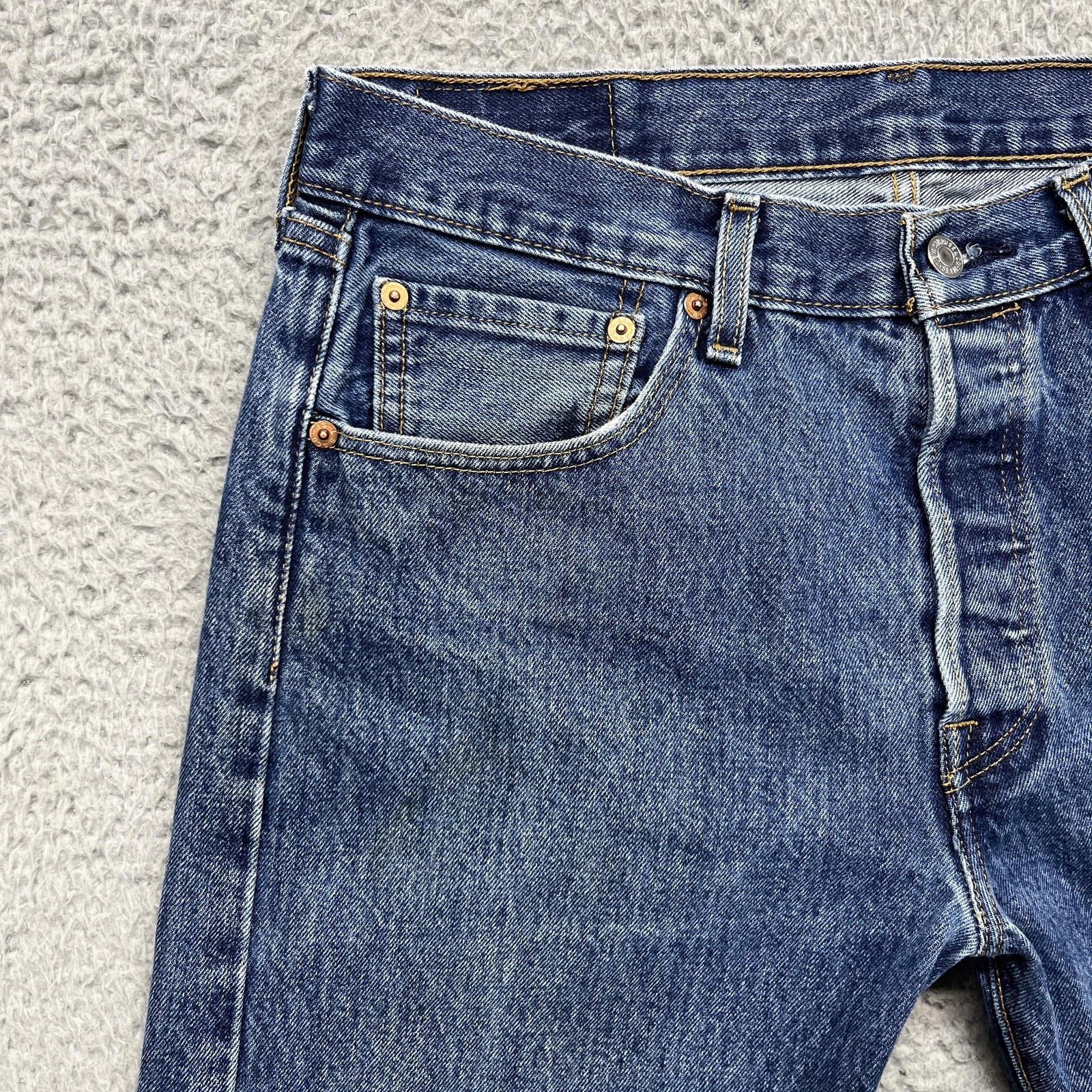 Levis 501 Jeans Mens 32×30 Blue Medium Wash Straight Leg Button Fly Denim