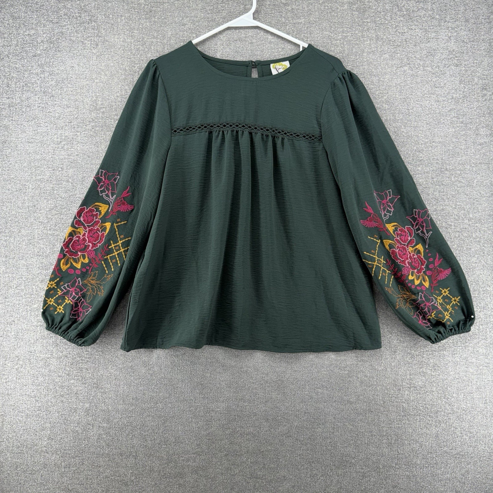 Fig and Flower Blouse Top Women Size Small Green Embroidered Floral