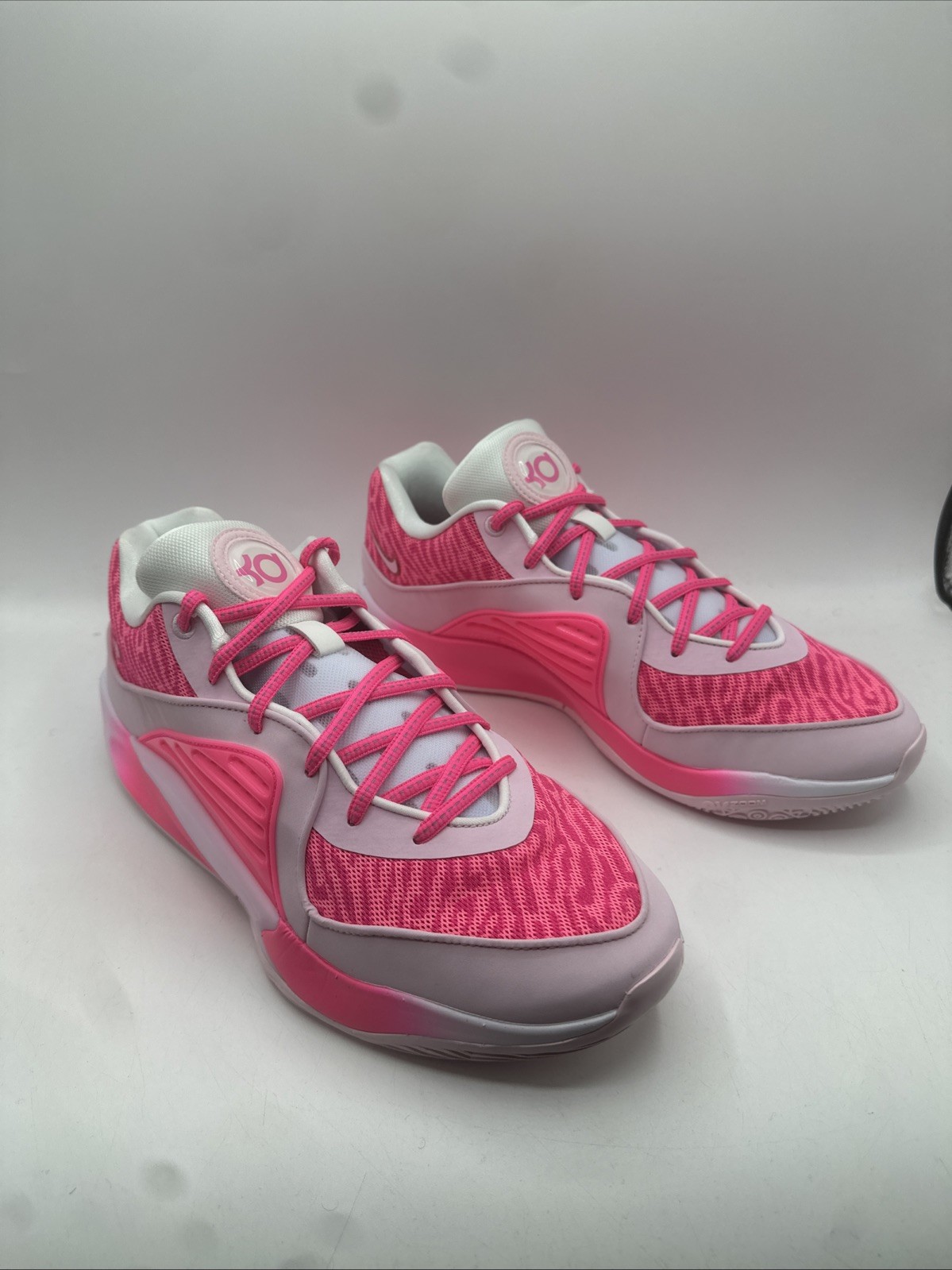 NikeiD KD 16 “Aunt Pearl Pink – Kay Yow” Men’s Size 10.5 NO LID FB2390 900