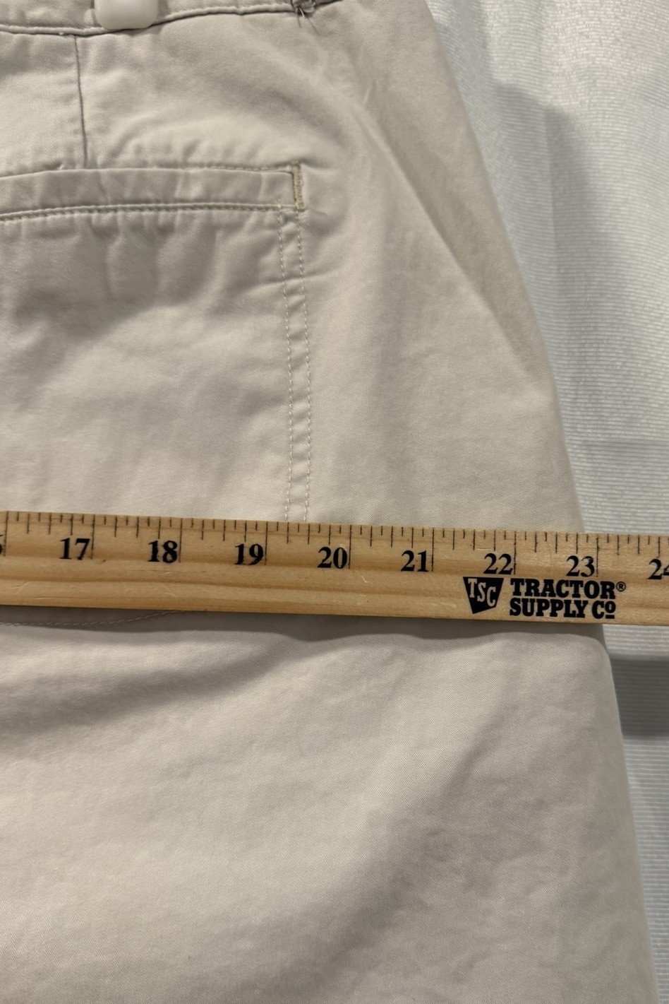 Docker’s Collection Women’s Size 16 Shorts, Flat front, Pockets, Buttons, Beige