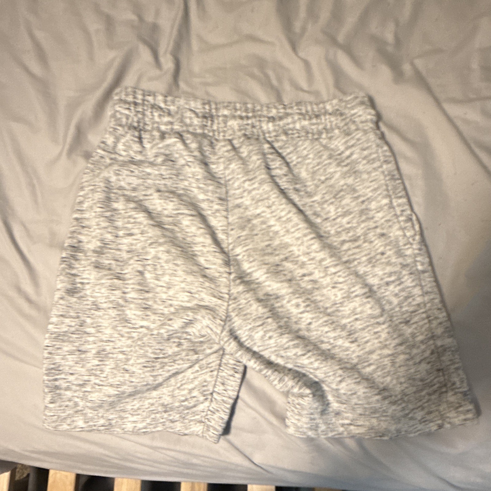 H&M Men’s Gray Heathered Knit Sweat Shorts Drawstring Closure Slash Pockets