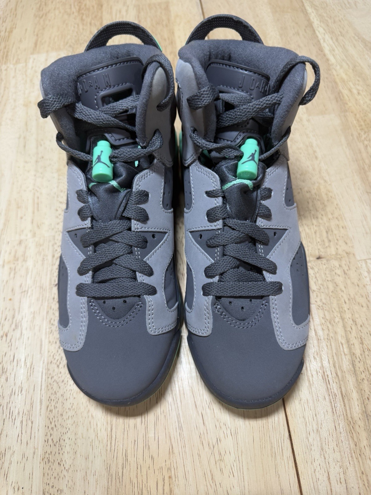 Air Jordan 6 Retro Green Glow Jade Gray Mint Green Youth Size 4.5Y Sneakers