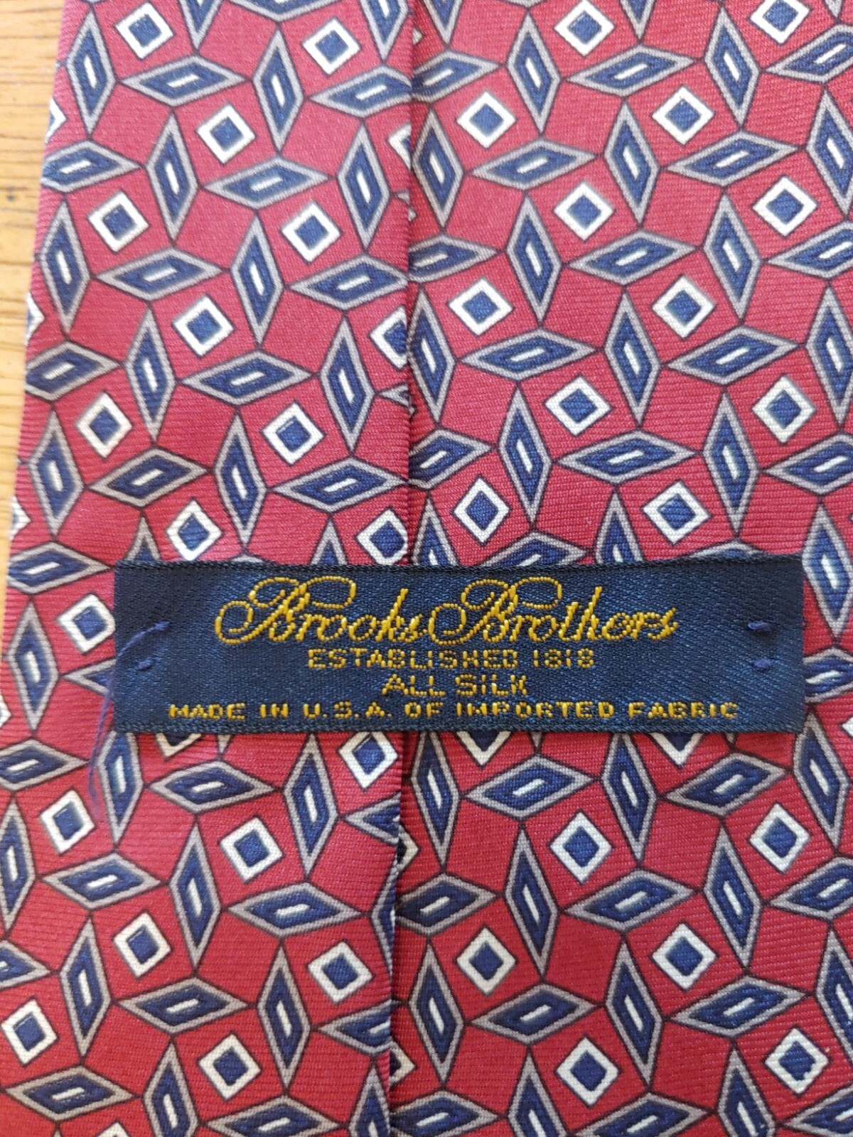 BROOKS BROTHERS RED GEOMETRIC 100% SILK NECKTIE MADE IN USA 58in X 3.5 in