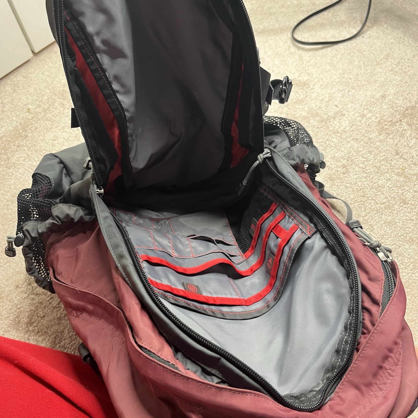 Rare The North Face TNF Recon Daypack Backpack Hiking Gorpcore Burgundy Gray