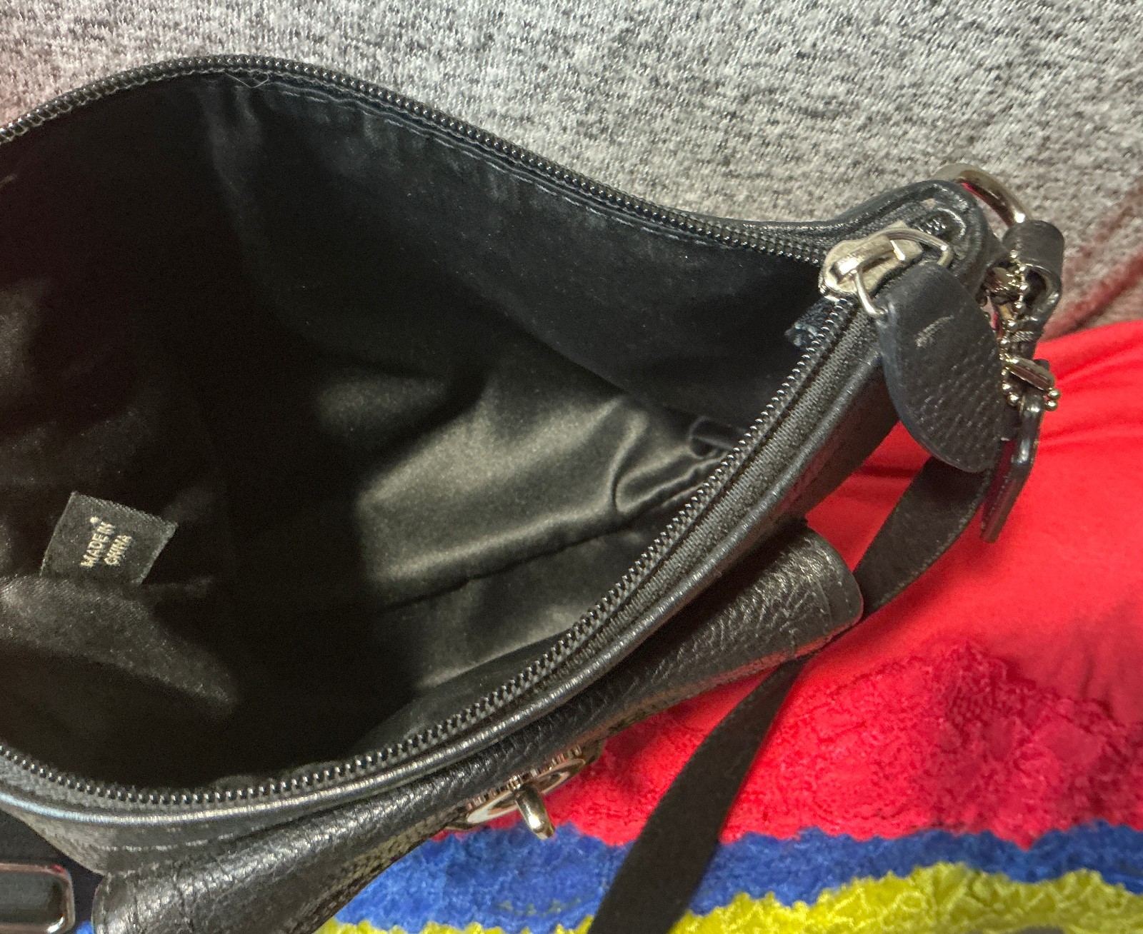 Coach Black Pebble Grain Leather Turn Lock Zip Messenger Shoulder Body Crossbody
