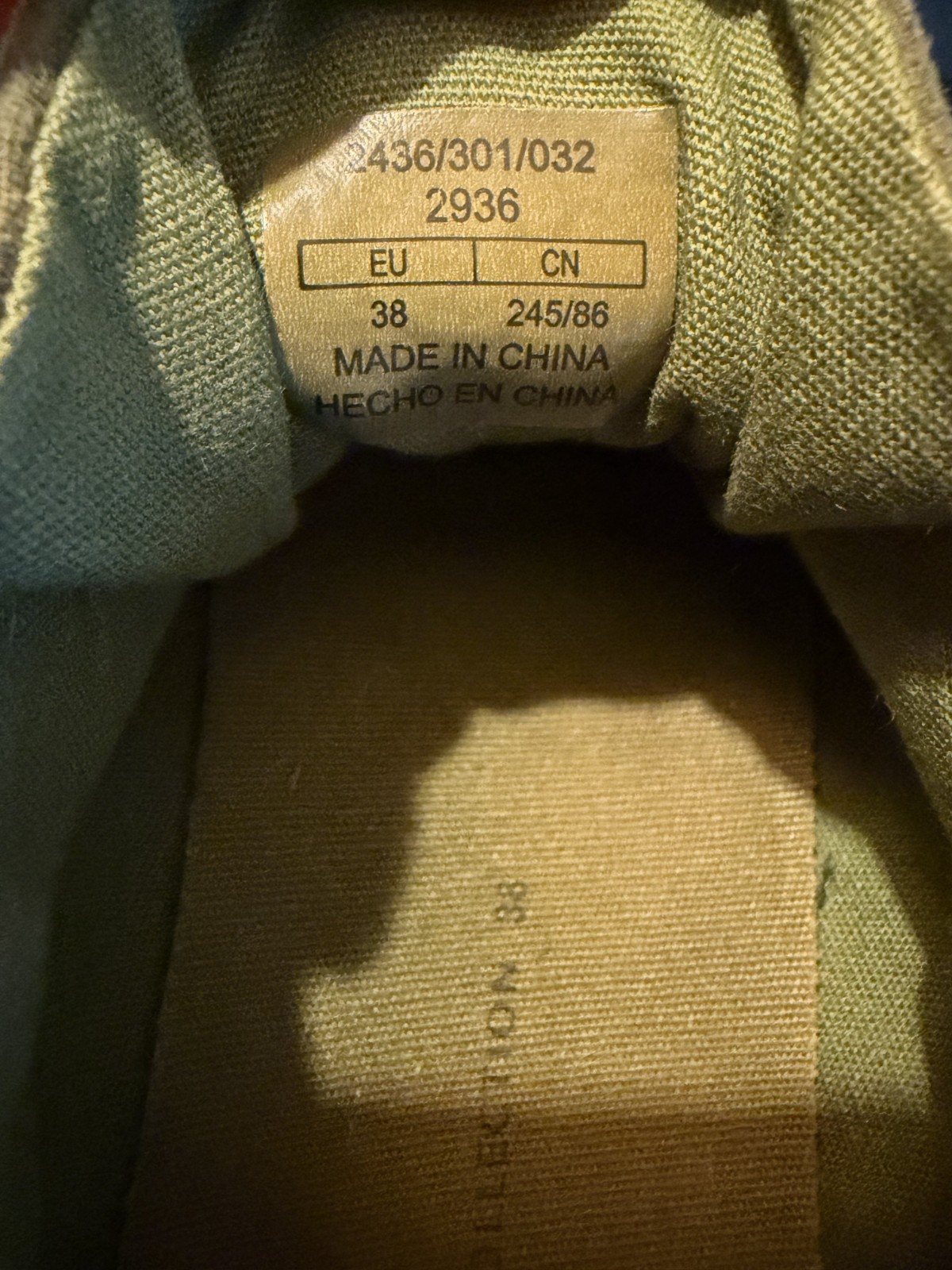 Zara Women Sneakers Sz 7, Green