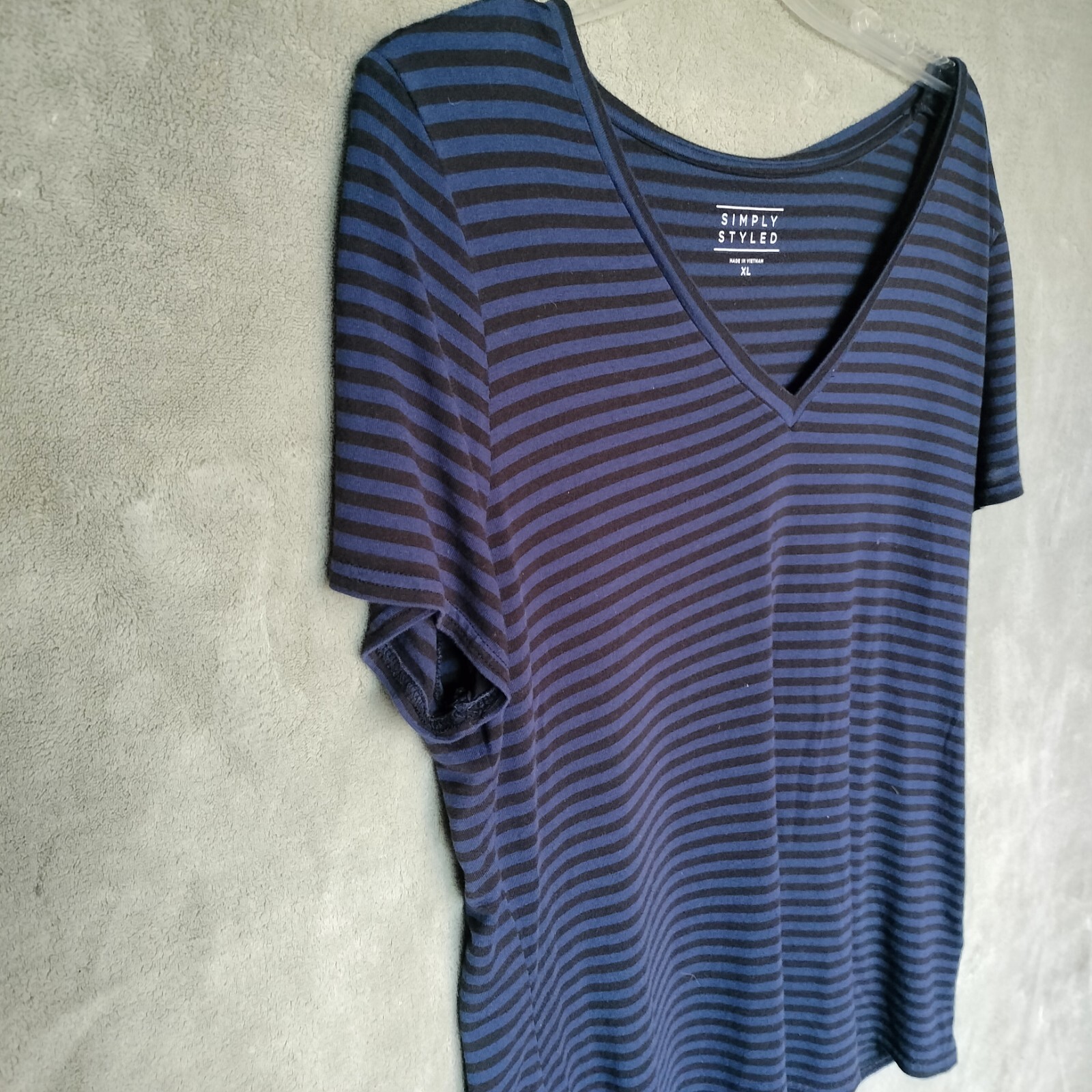 Simply Styled Blue Striped V Neck Shirt Womens Size XL Rayon Spandex Stretch Top