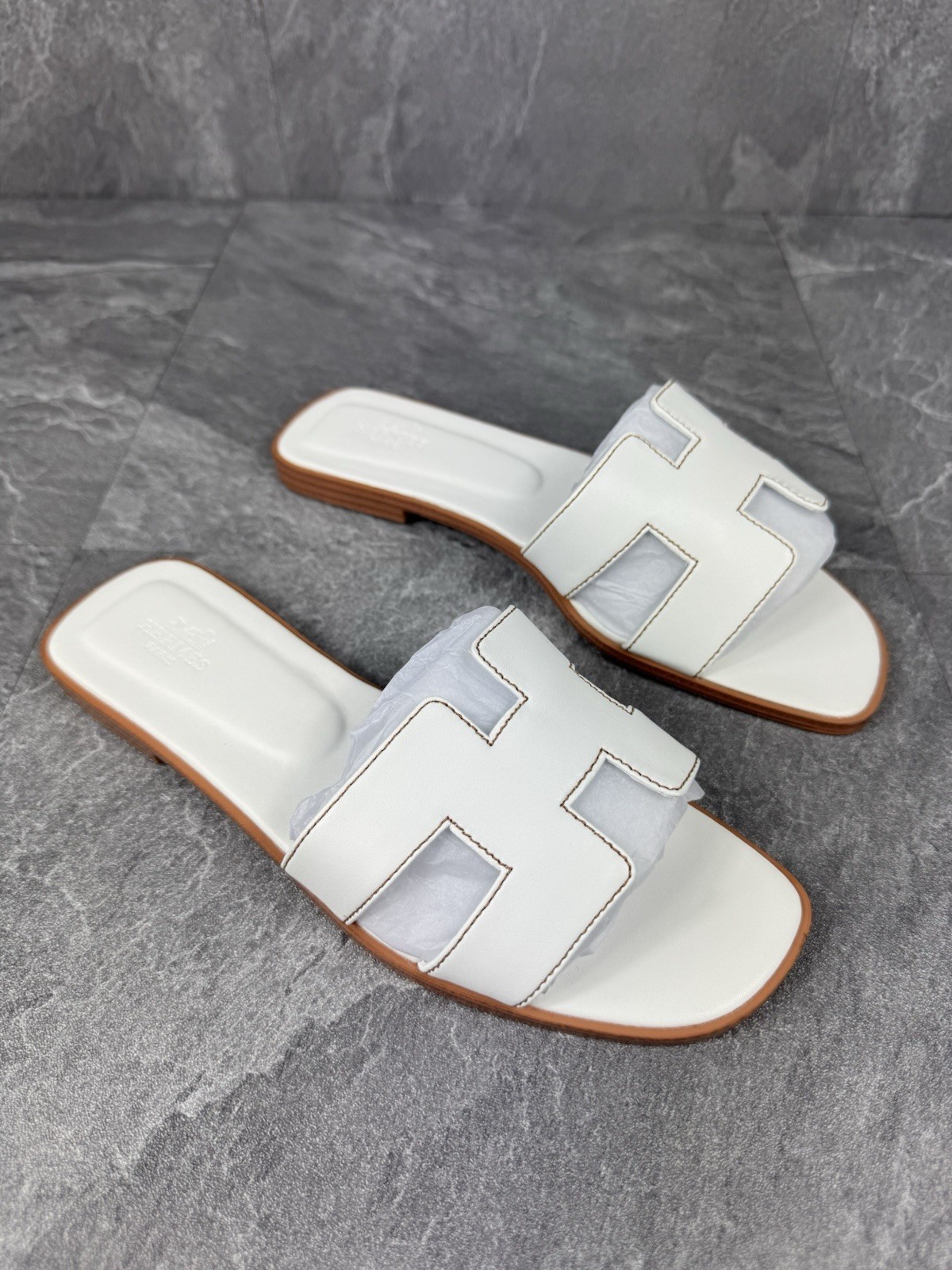 Hermes Oran Sandals White Leather Slides Women’s Size 7 (37EU)