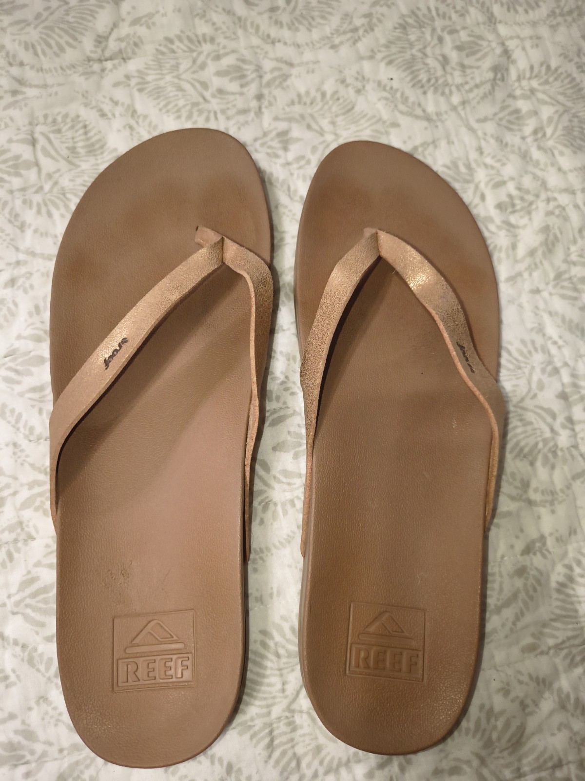 Reef Women’s Rose Gold/Tan Leather Cushioned Slip-On Flip Flop Sandals 10 M