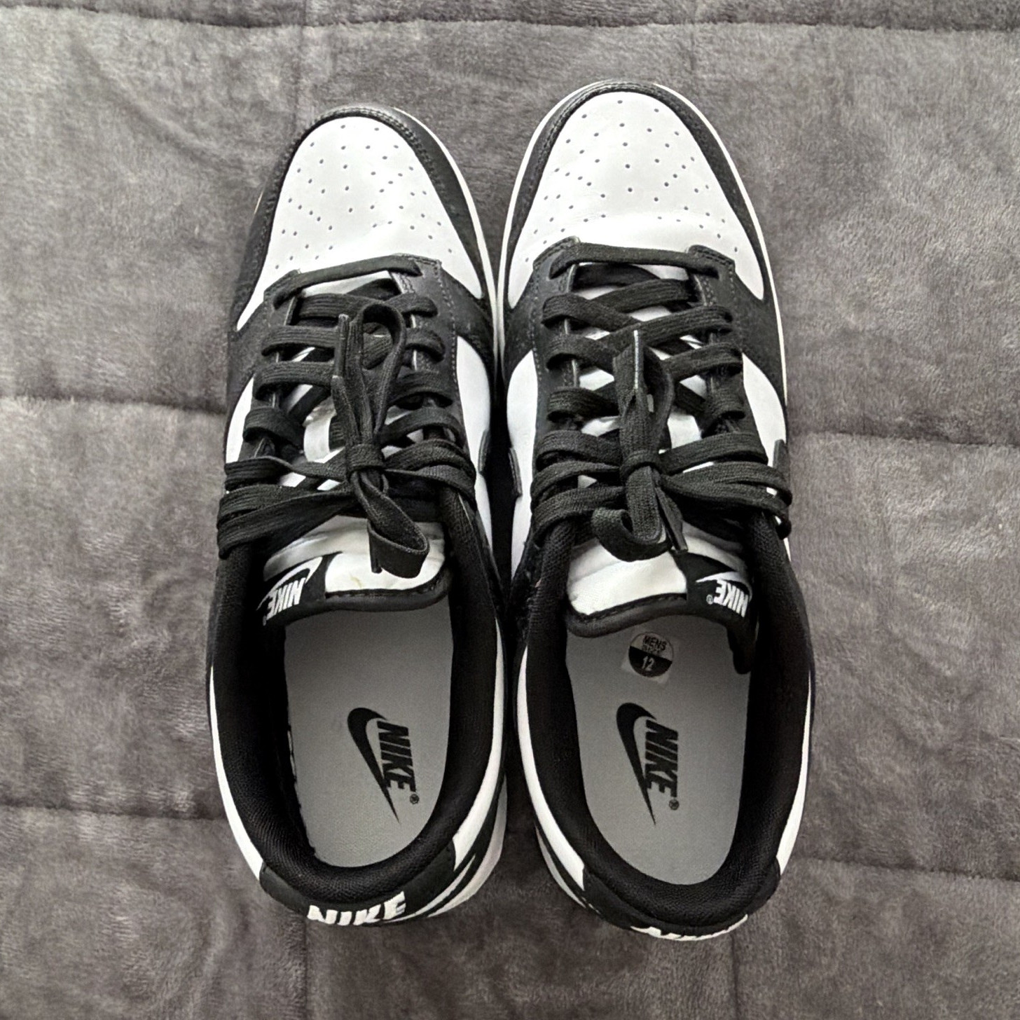 Nike Men’s Black/White Colorblock Low Top Lace-Up Athletic Sneakers