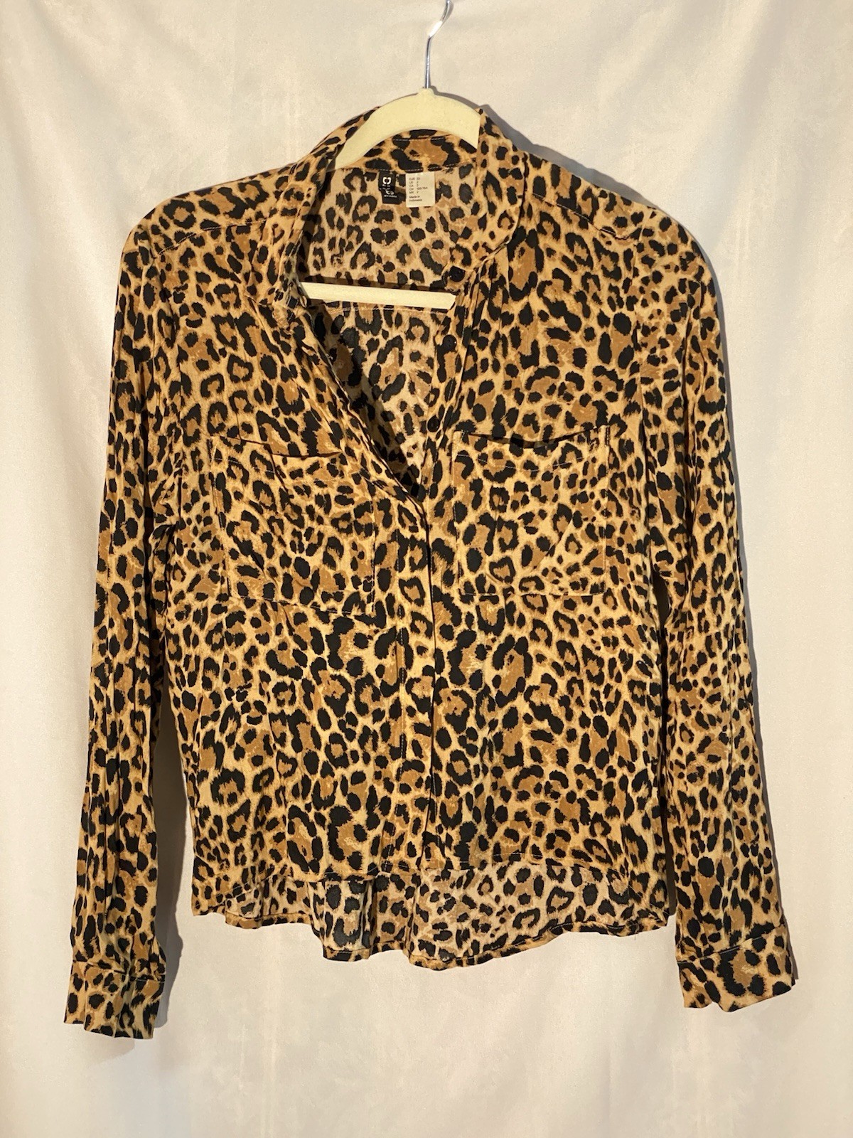 DIVIDED H&M Womens Size 2 Leopard Print Button Down Shirt Long Sleeve