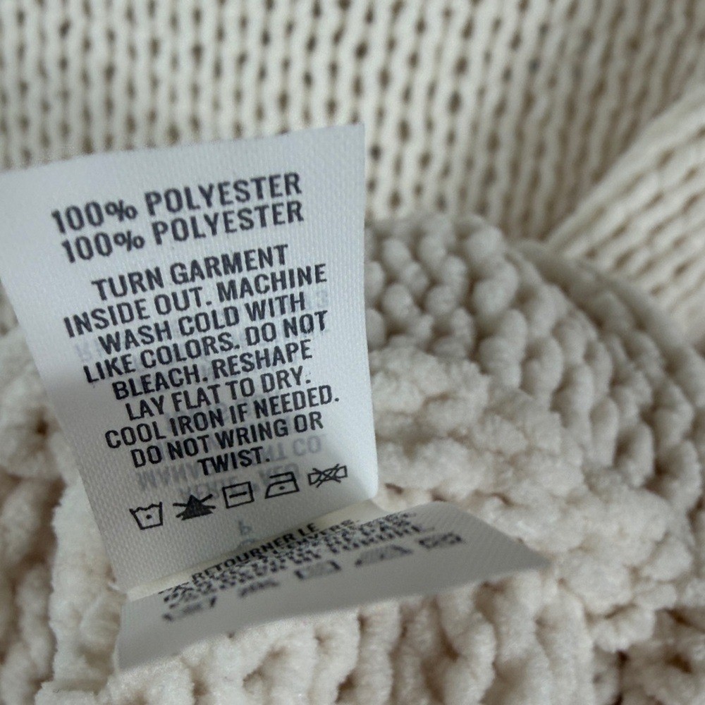 Aerie Cream Oversized Chunky Knit Turtleneck Sweater. Size S. Pulling Treads