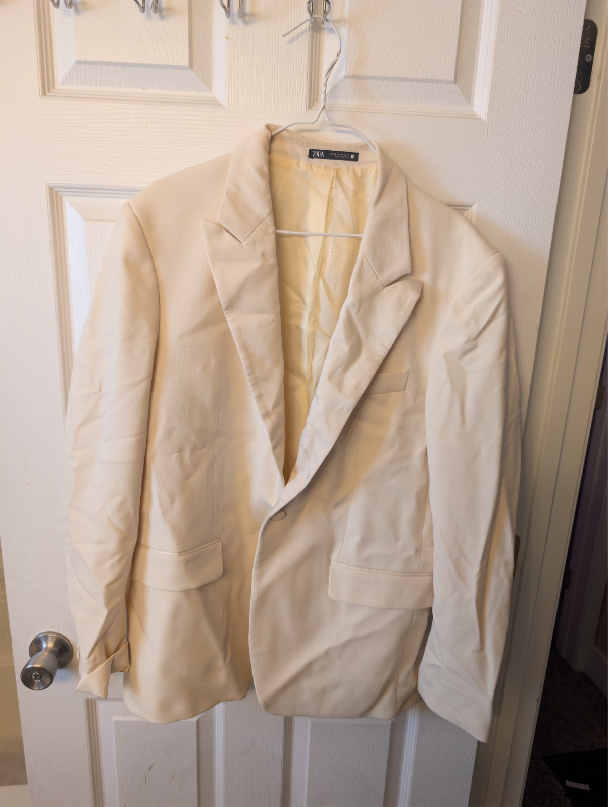 cream-colored Zara blazer featuring a single-breasted design and a notched lapel