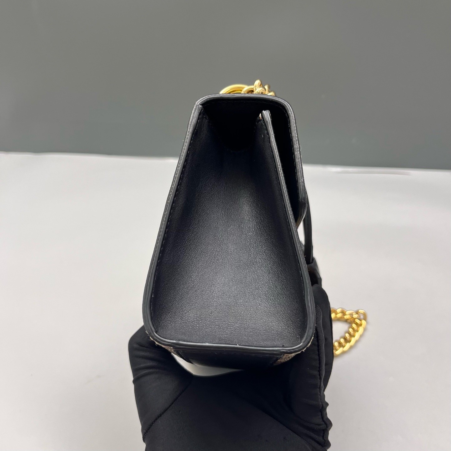 Gucci Pre-Owned Authentic Luxury Handbag 20*13*7 Free Tracked Shipping