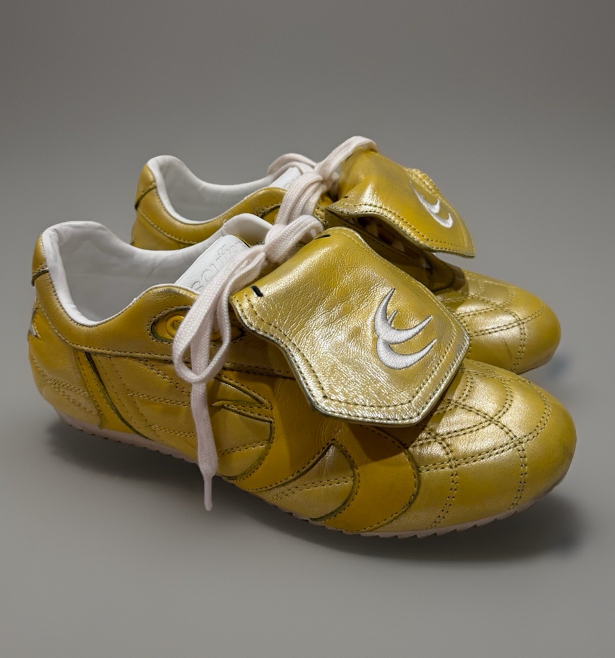 Scuffers Iconic Yellow Sneaker Women’s Size 6 Leather Metallic Retro Streetwear