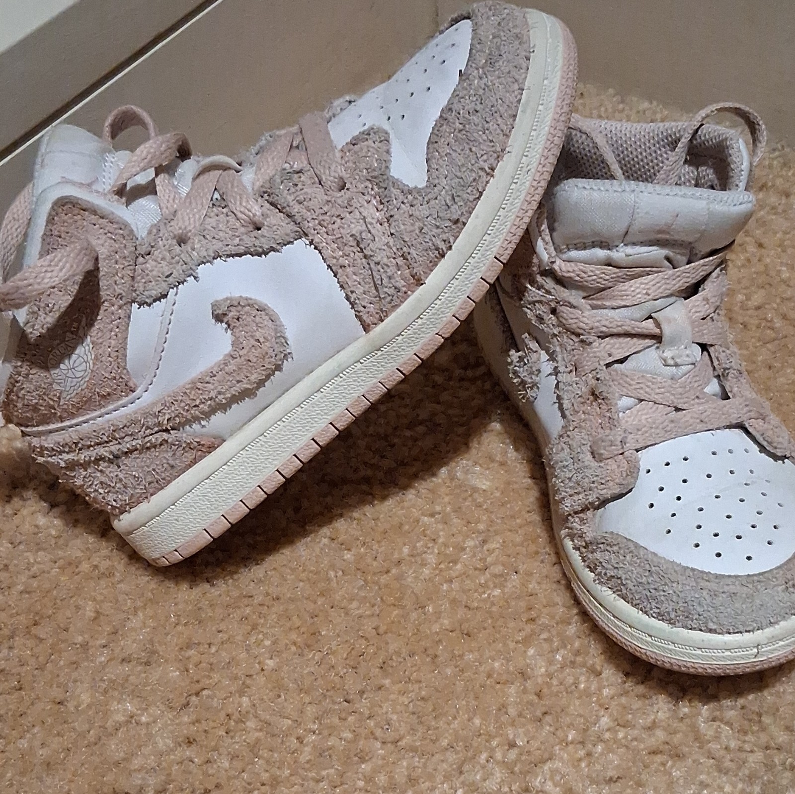 Jordan Air Jordan 1 Mid Pink White Unisex Kids Mid Top Lace Sneakers 9C EU26