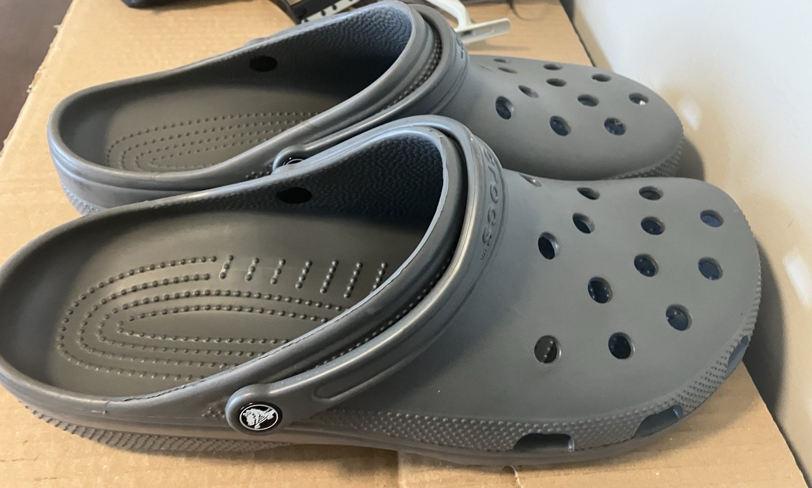 Crocs Classic Men’s US 17 Gray Clog Sandal Slip-On Synthetic Upper Logo