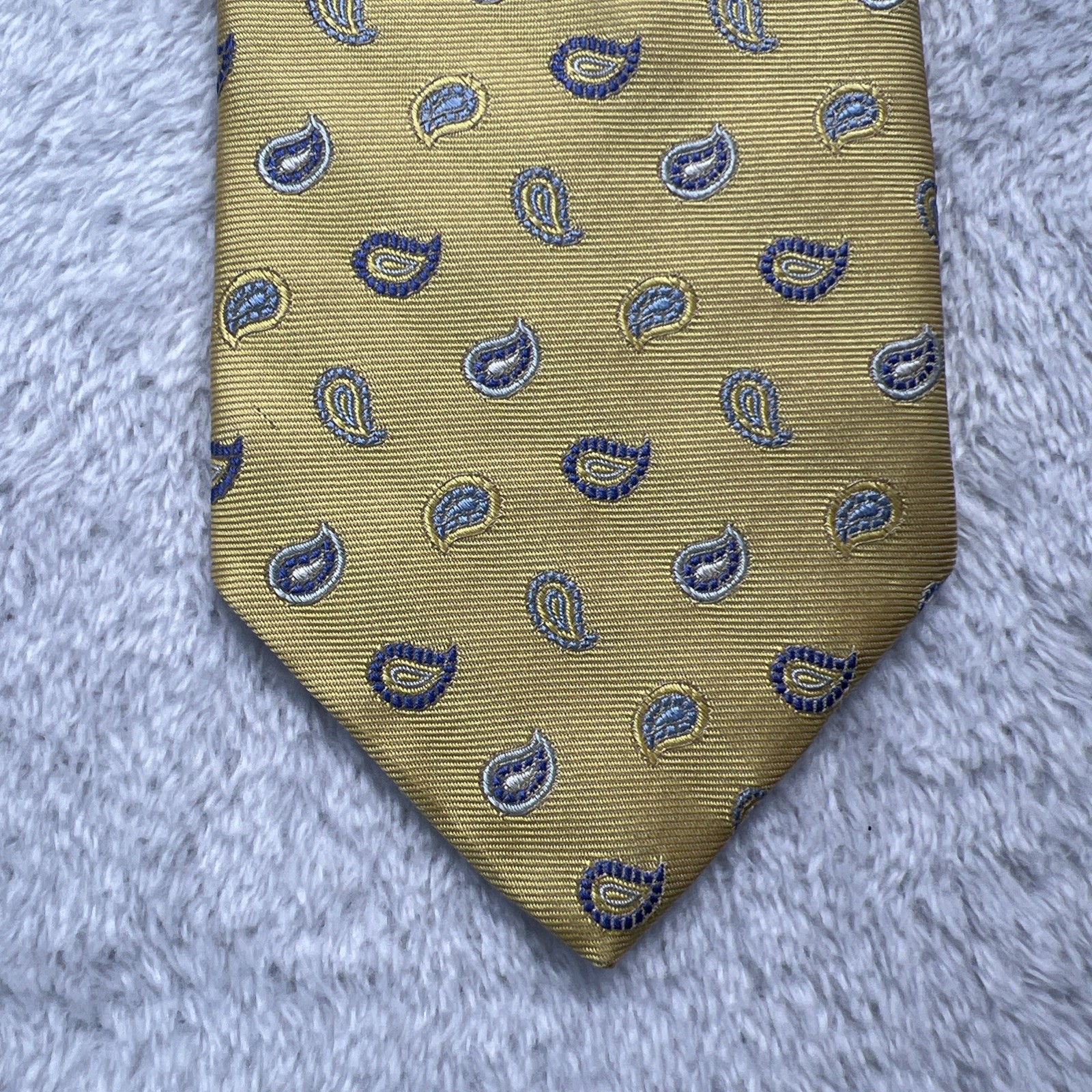 Brooks Brothers Irregular Gold Paisley Mens Necktie 3.25×58.5” Silk Made In USA