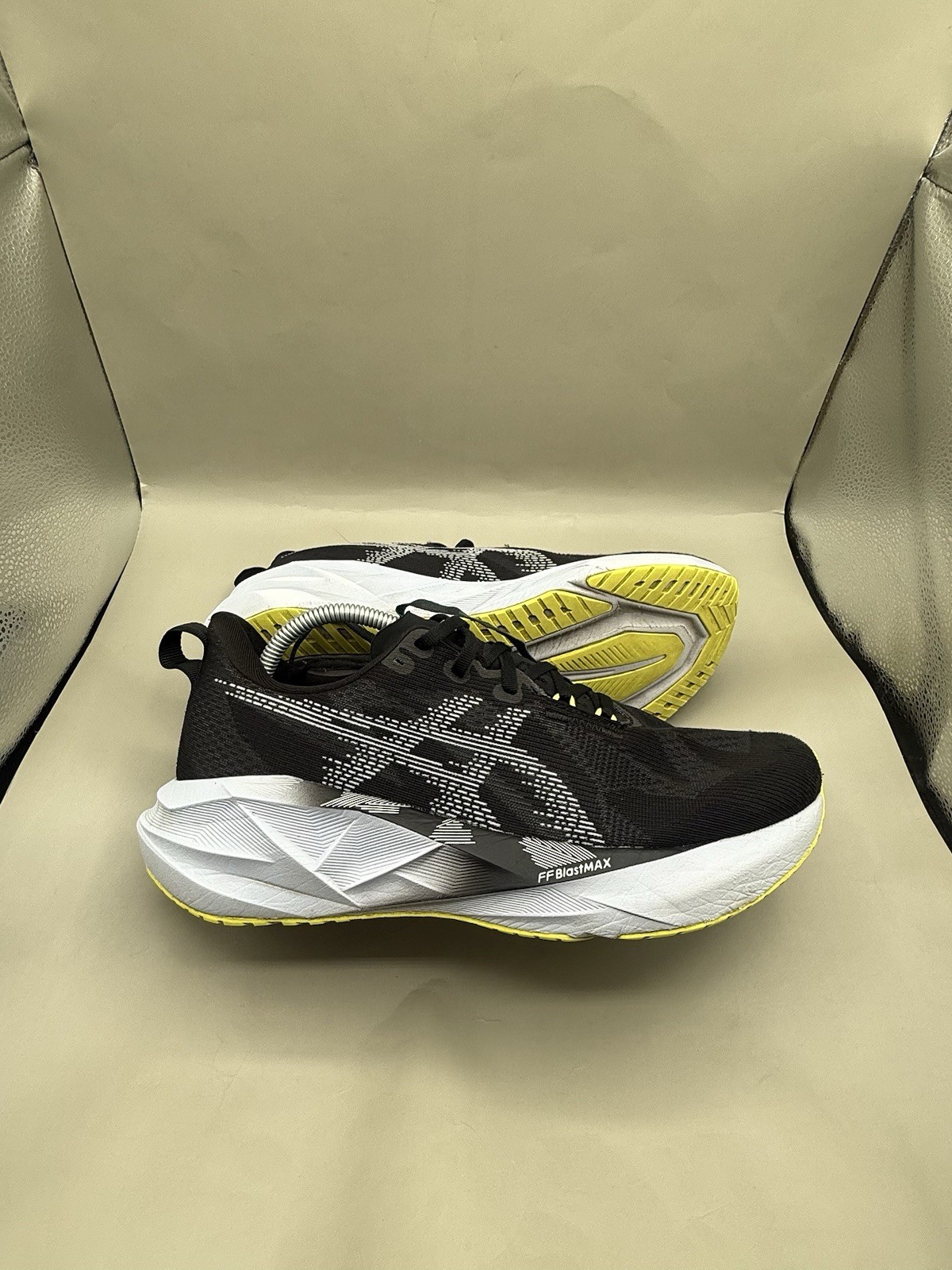 Authentic ASICS Novablast 5 Black Blue Fade Running Men Size 11