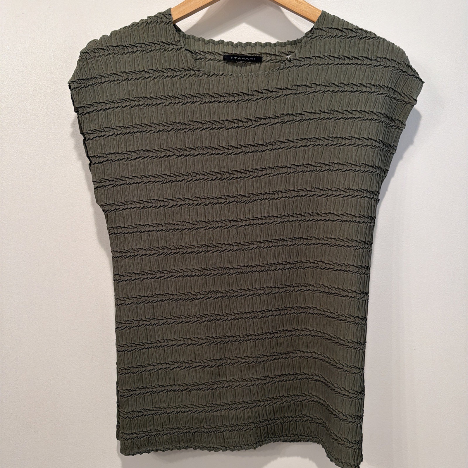 Tahari Solid Olive Crew Neck Cap Sleeve Pullover Top, M
