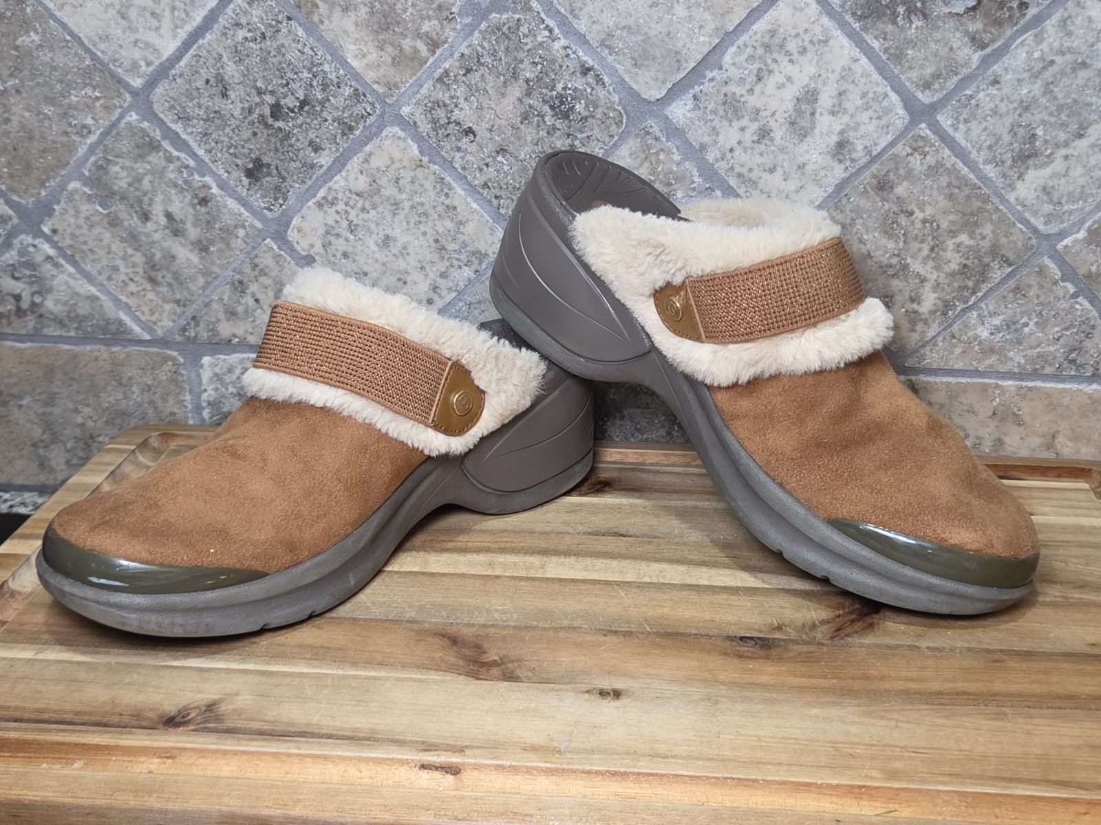 Bzees Womans Kismet Clogs Toffee Brown Size 6.5 M VEGAN