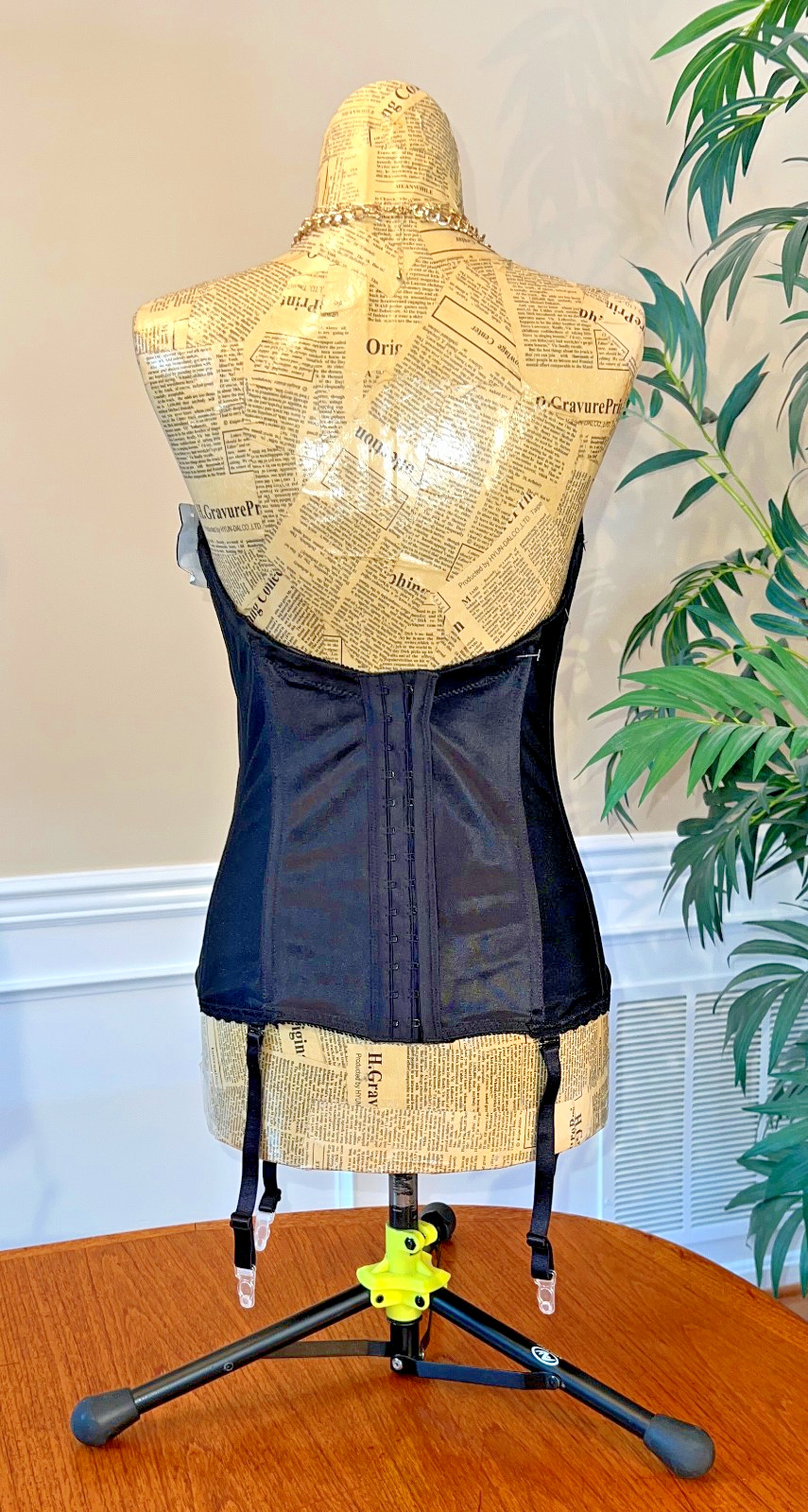 Maison Va Bien Fine Corseterie, Smooth Satin Hourglass Bustier W/Garters, Sz 34D