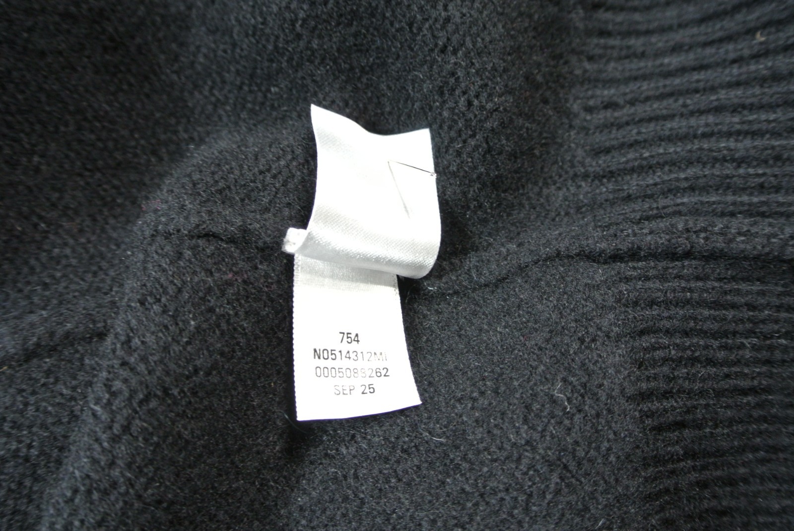NEW, Nordstrom V-Neck Wool/ Cashmere Sweater in Black Sz L #S8245