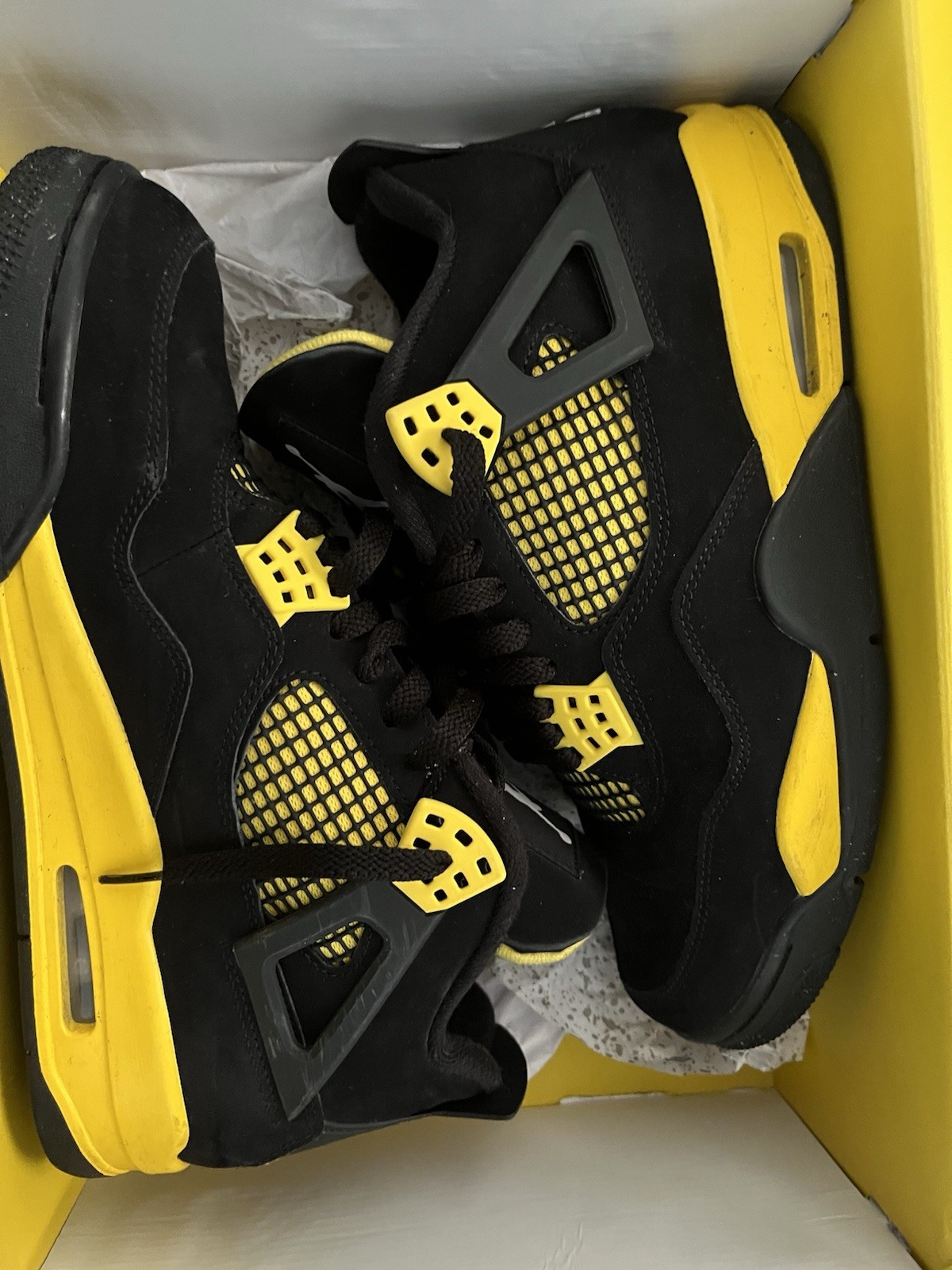 Air Jordan 4 Retro Thunder 2023 Size 9.5, Black/Yellow, DH6927 017