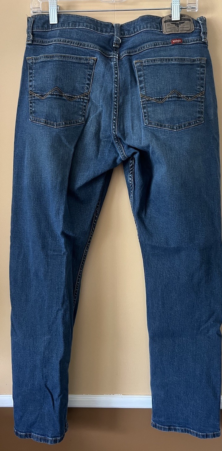 Wrangler Men’s Free To Stretch Athletic Fit Jean Blue 32×30 (actual 32×29.5)