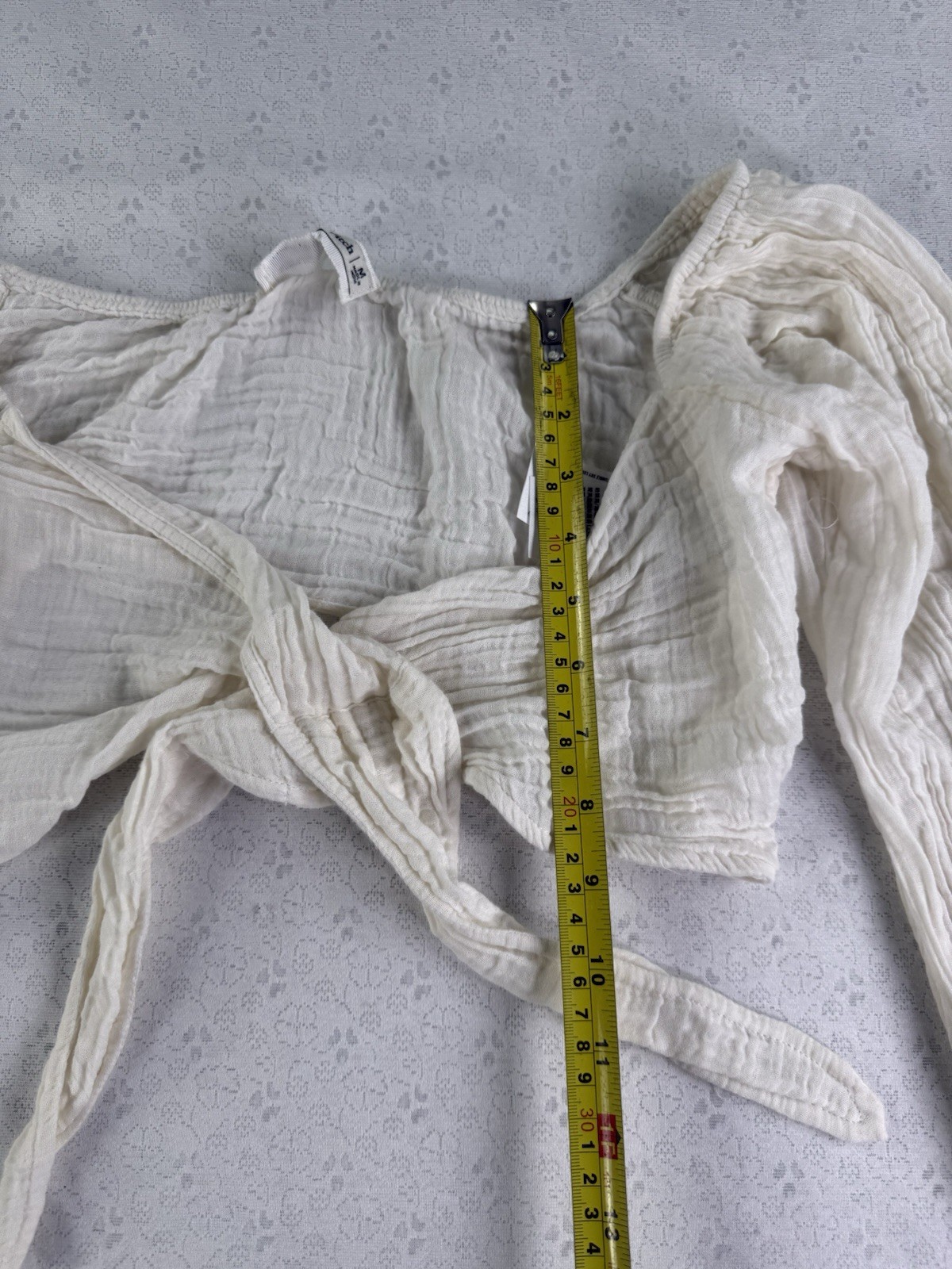 ABERCROMBIE & FITCH Gauze White Cropped Top Long Sleeve Tie Front Blouse Sz M