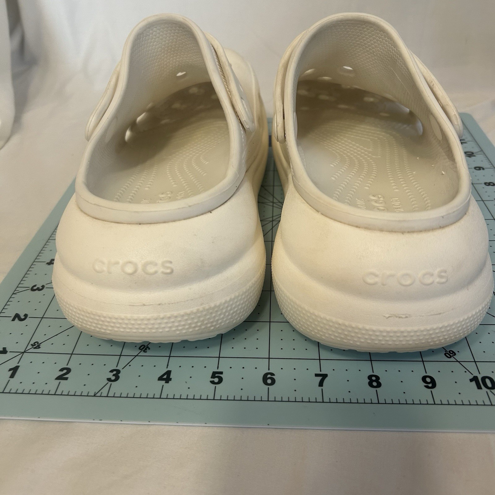 Crocs Classic White Clog Slip-On Rubber Upper Unisex Adults US 9