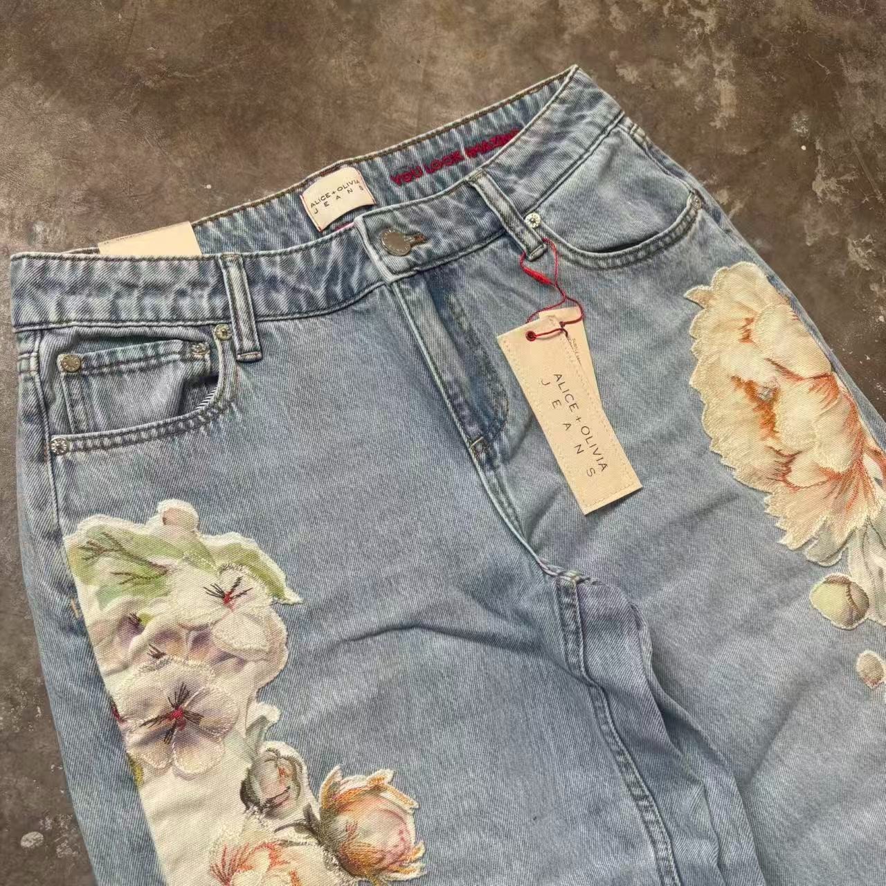 Alice+Olivia AMAZING EMBROIDERED JEAN $ 595 Size 27