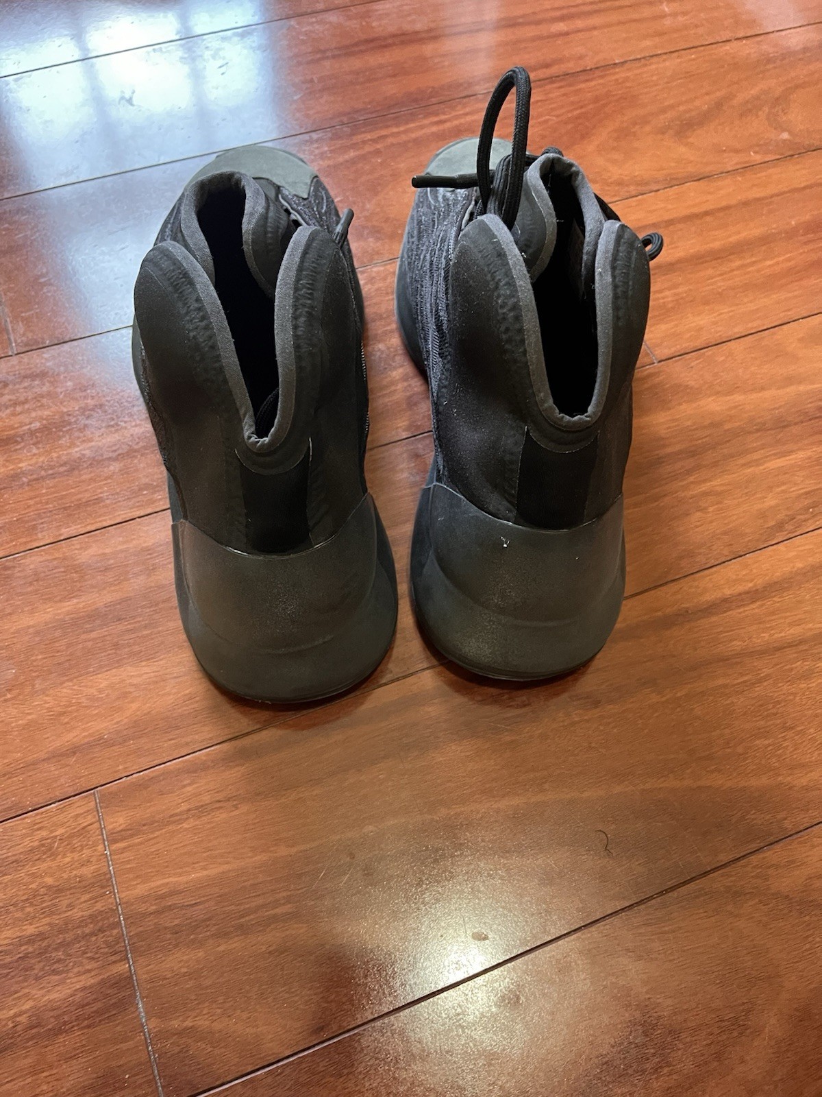 adidas Yeezy QNTM Men’s Onyx Sneakers Size 12 GX1317