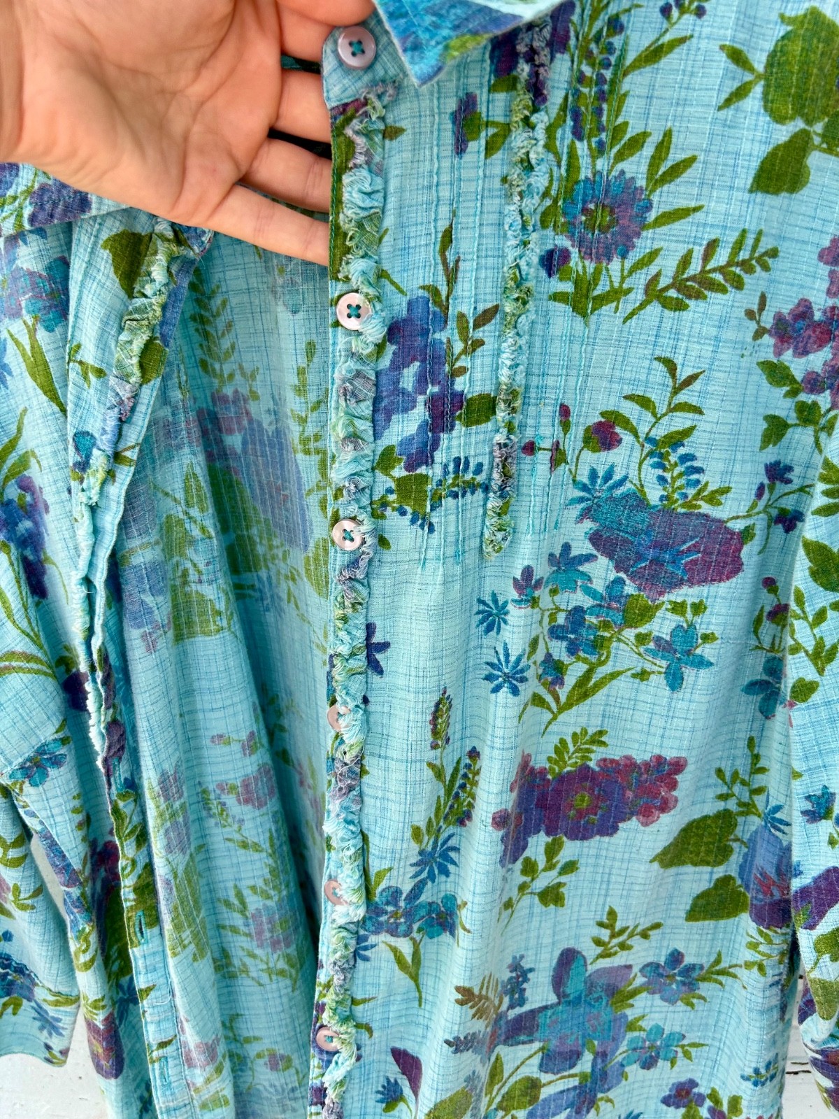 Lemon Grass Studio Floral Button-Up Collared Top Blue and green vintage
